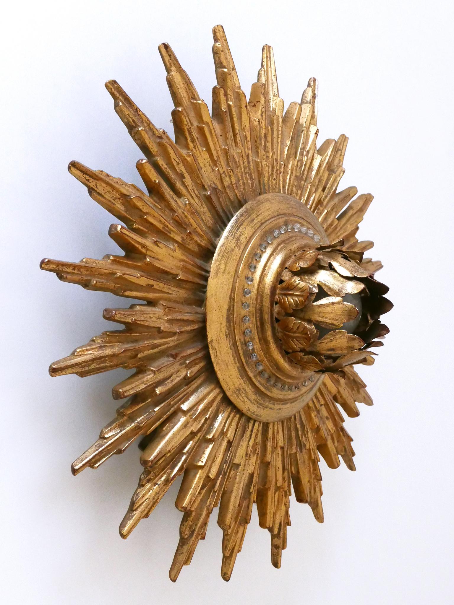 Set of Two Exceptional Mid Century Modern Gilt Flush Mounts or Sconces 1950s en venta 9