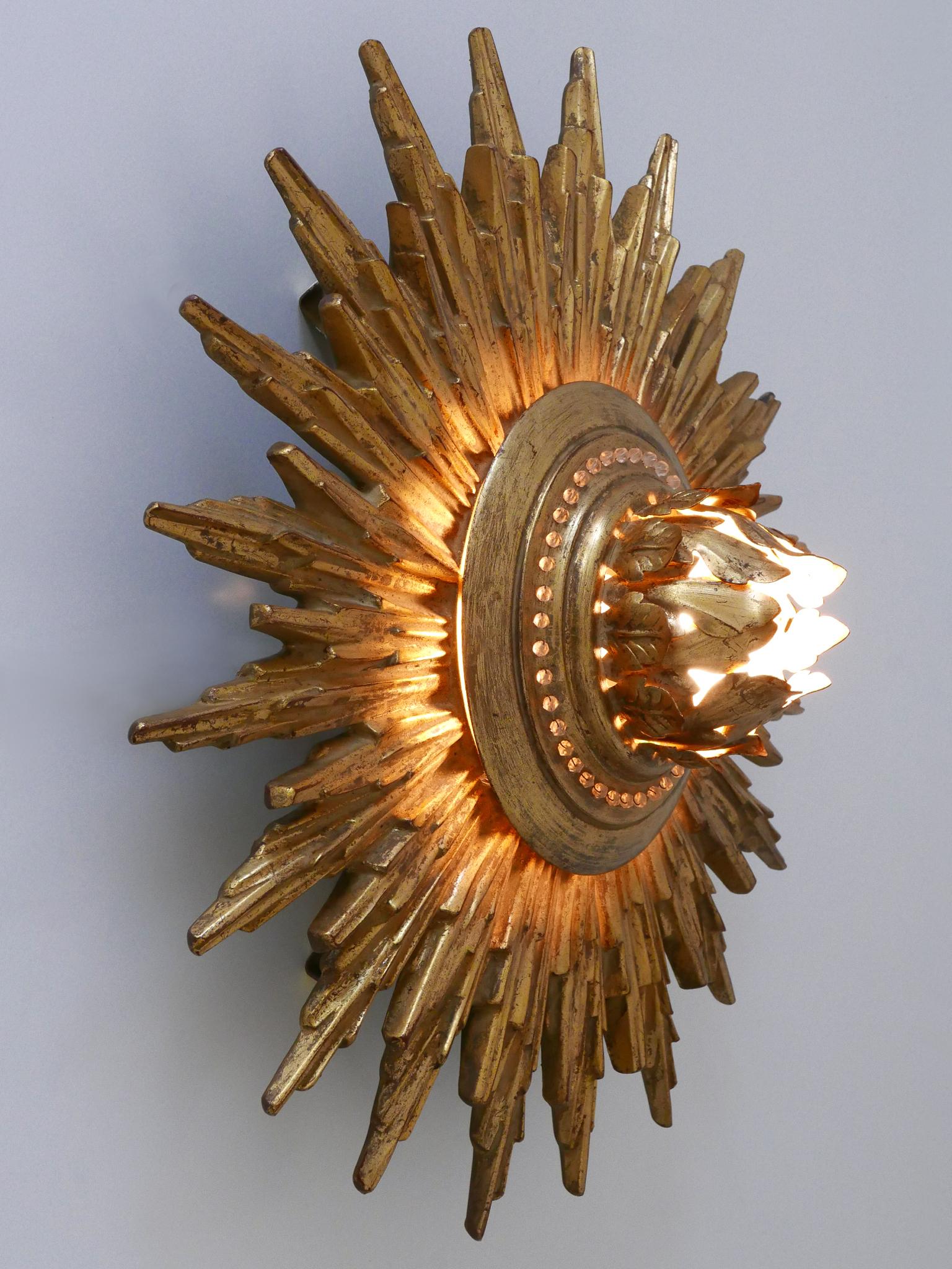 Set of Two Exceptional Mid Century Modern Gilt Flush Mounts or Sconces 1950s en venta 10