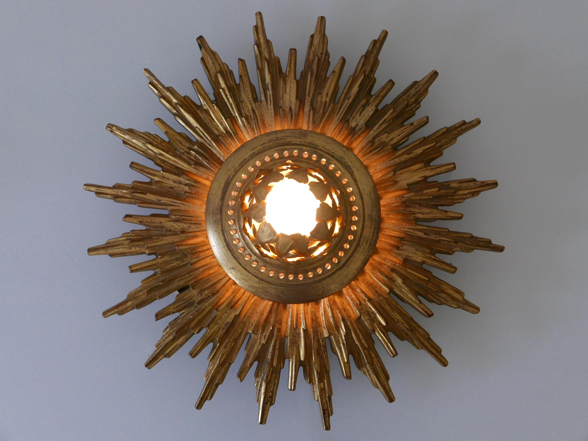 Set of Two Exceptional Mid Century Modern Gilt Flush Mounts or Sconces 1950s en venta 1
