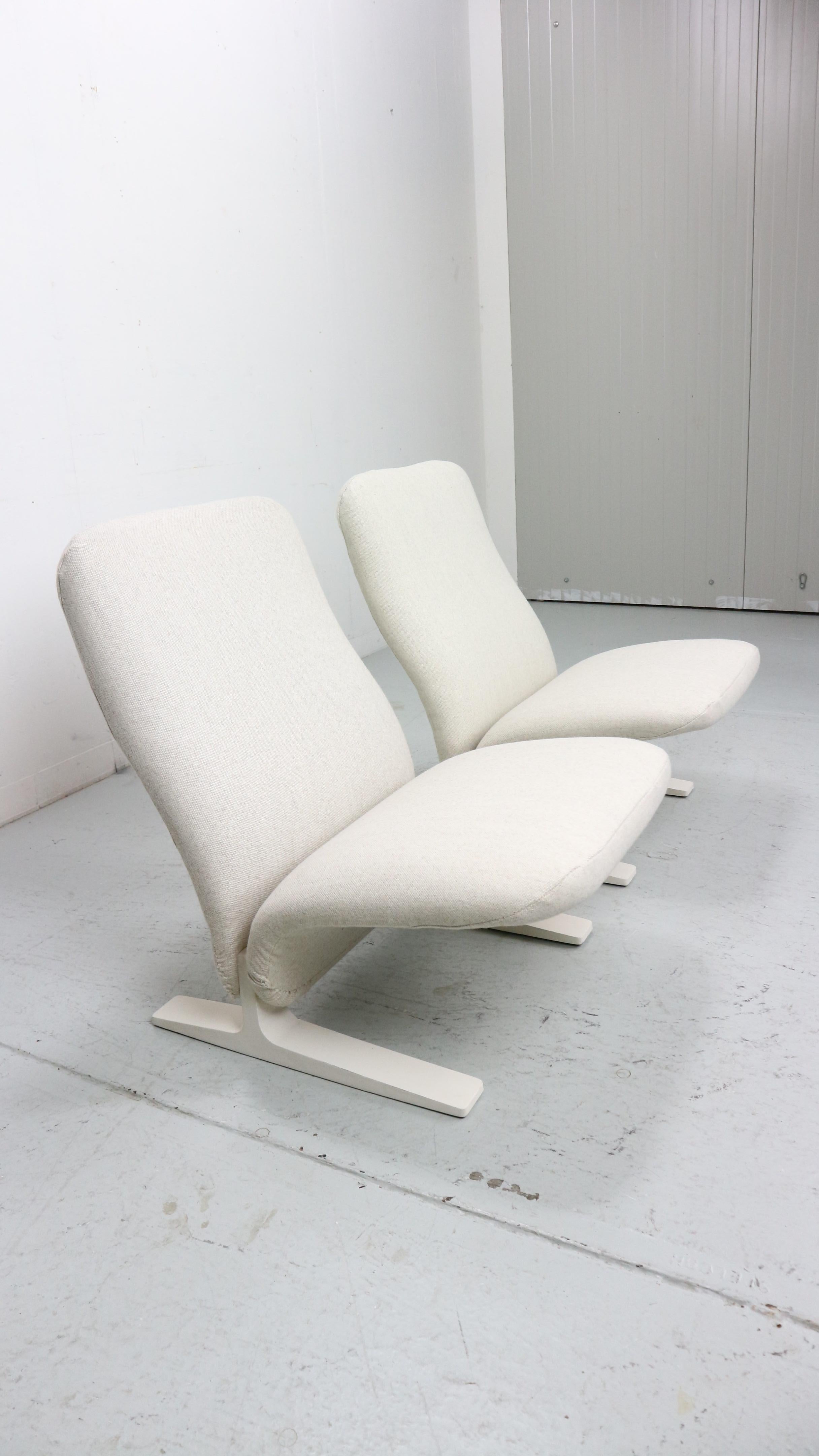 Aluminum Set of two F780 Concorde Lounge Chairs by Pierre Paulin for Artifort, 1960s For Sale