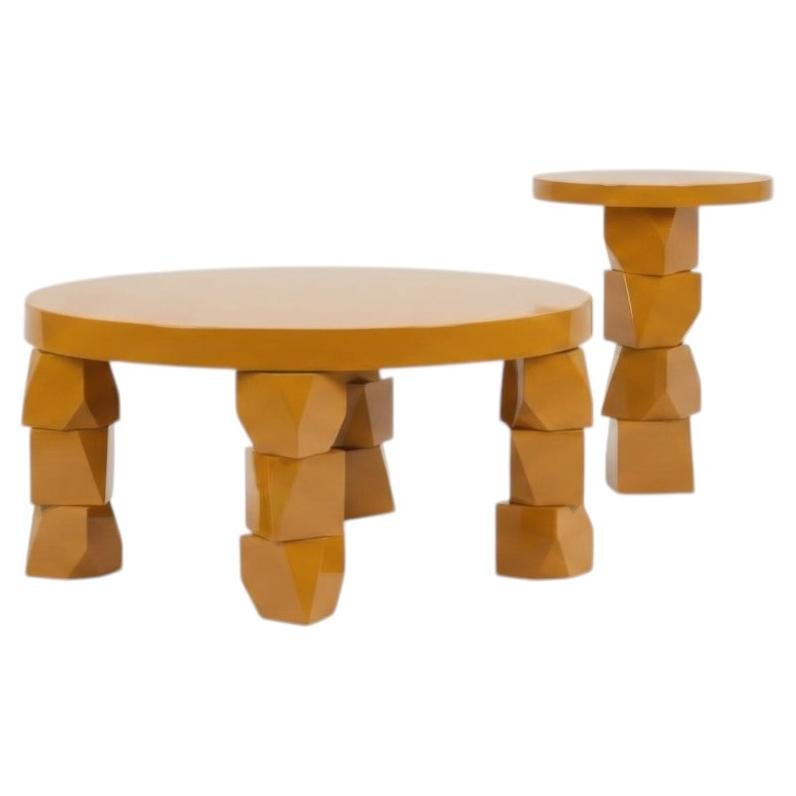 Ensemble de deux tables basses postmodernes à facettes laquées à la main en couleurs RAL personnalisées en vente