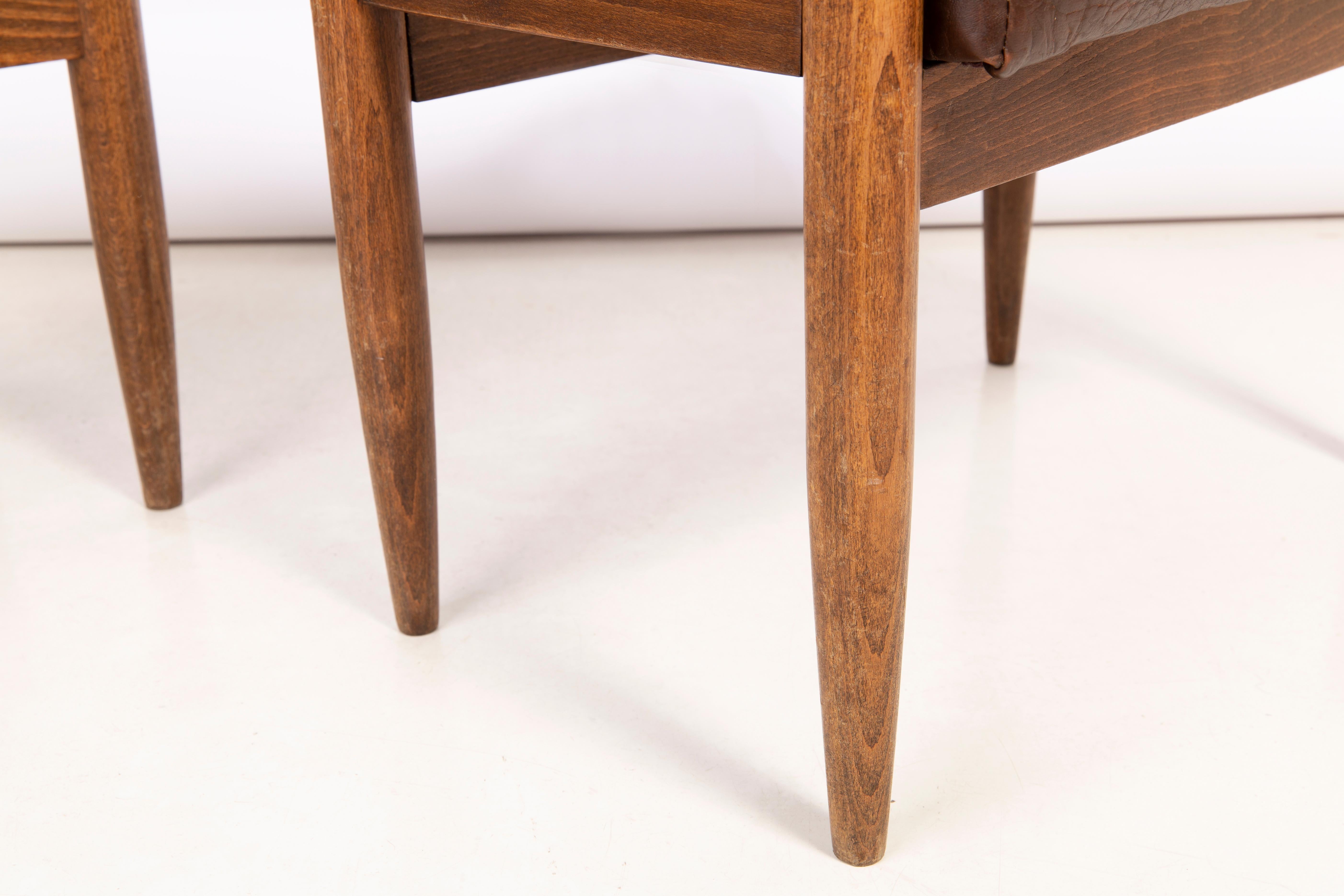 Set of Two Faux Leather Brown Vintage Stools, Edmund Homa, 1960s In Good Condition For Sale In 05-080 Hornowek, PL