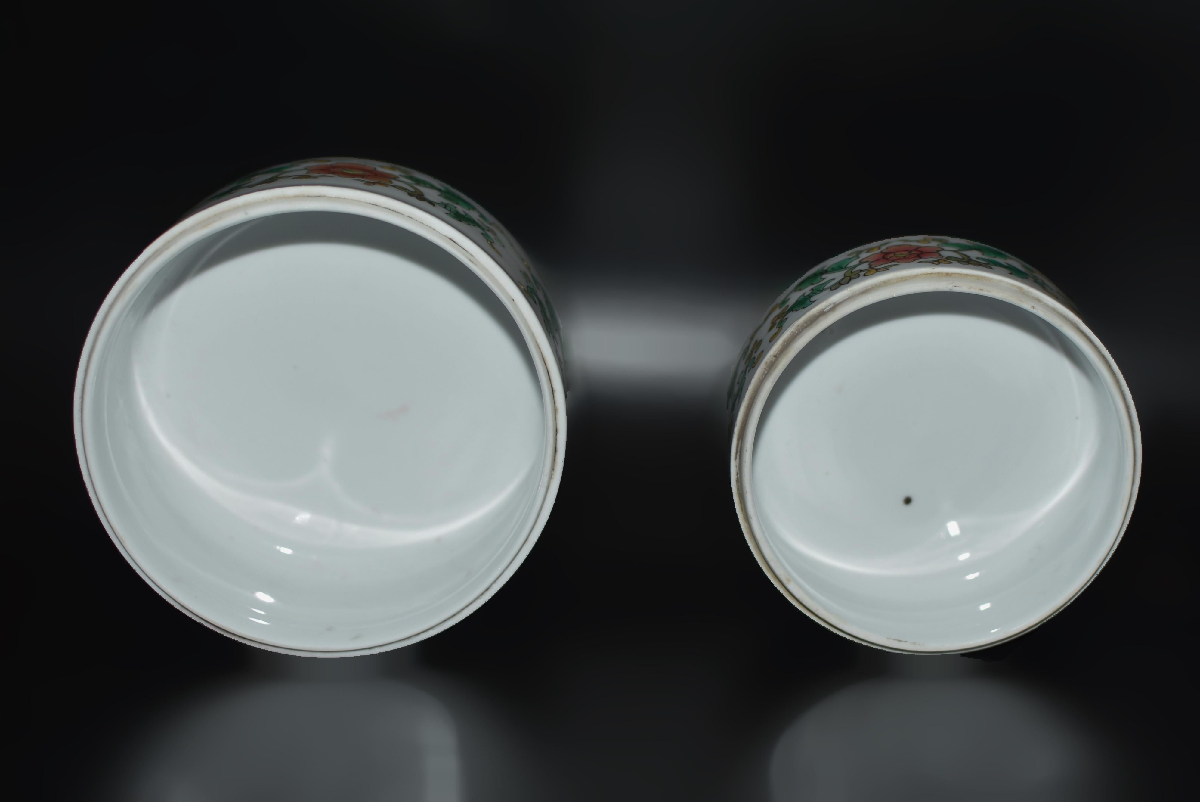 Set of Two Fencai Porcelain Boxes Chinese Republic Era Marked For Sale 6
