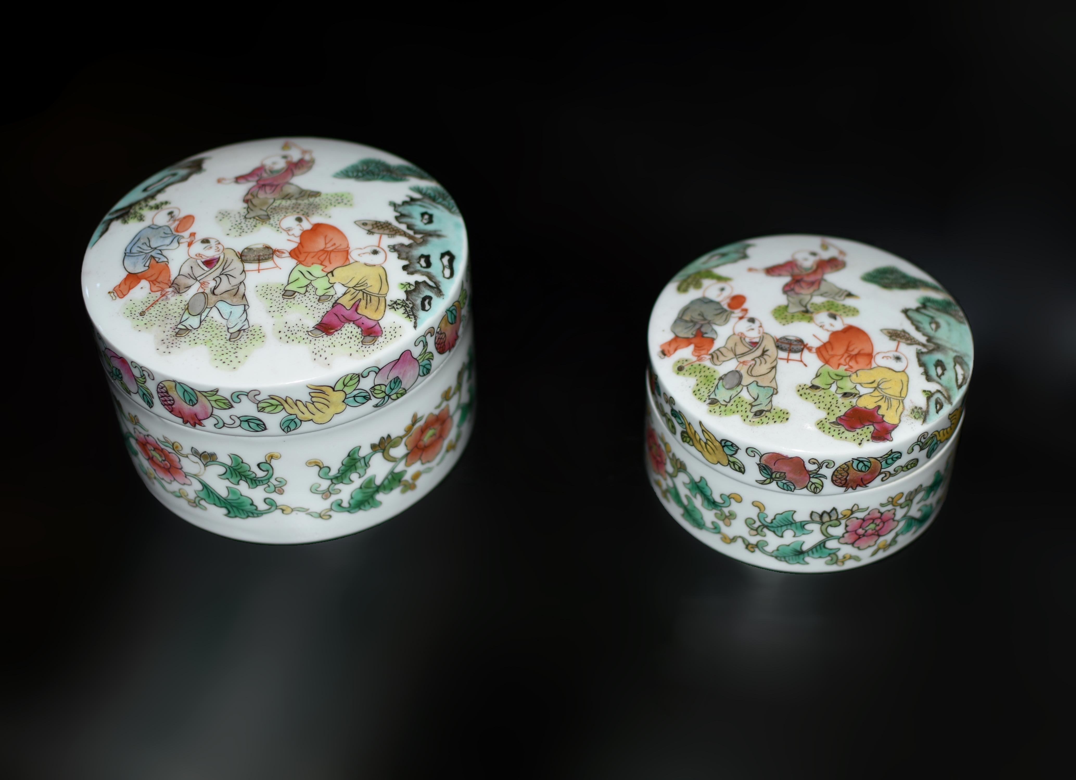 Qing Set of Two Fencai Porcelain Boxes Chinese Republic Era Marked For Sale