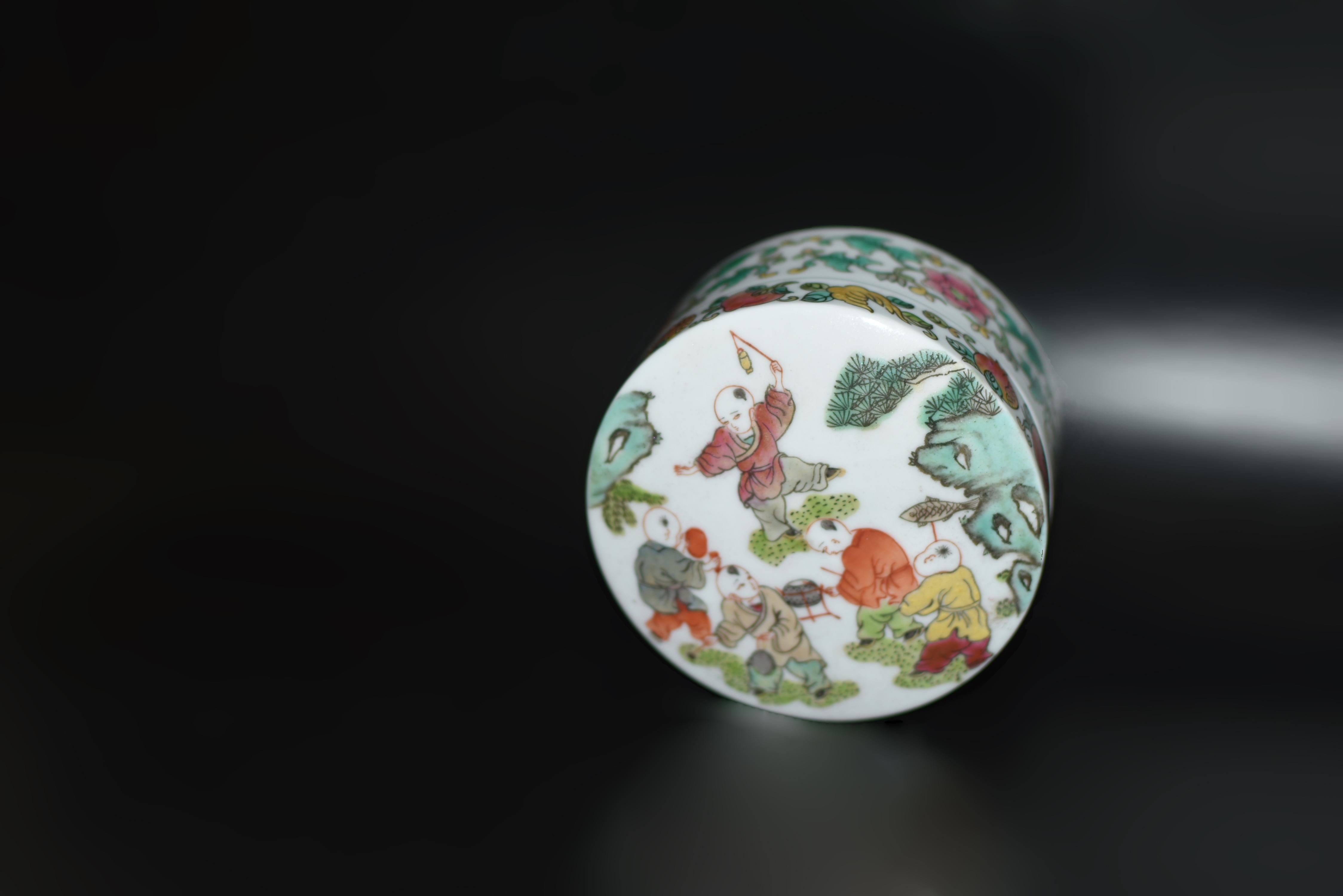 20th Century Set of Two Fencai Porcelain Boxes Chinese Republic Era Marked For Sale