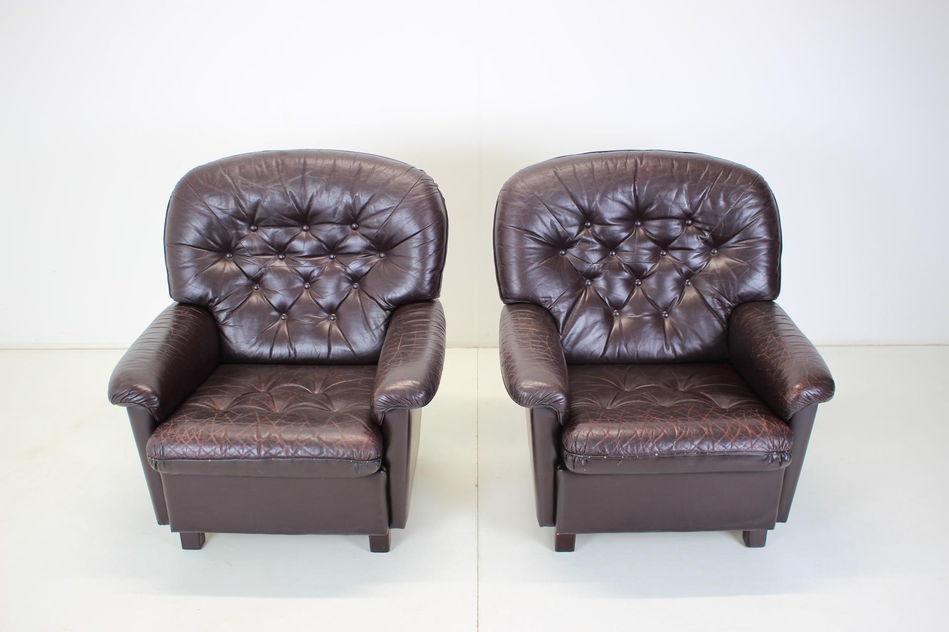 Mid-Century Modern Set of Two Finland Armchairs, 1980s For Sale