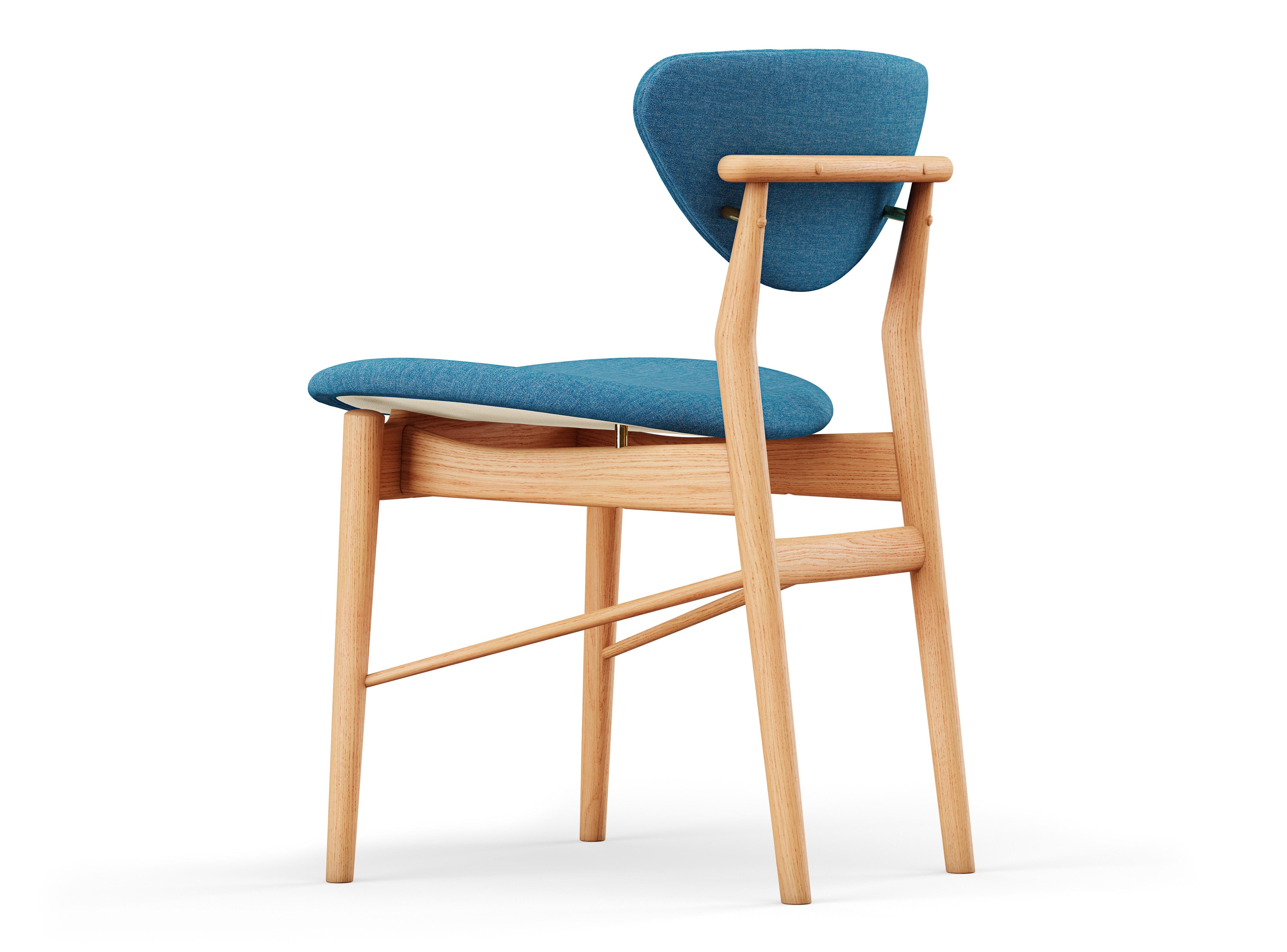 Set of Two Finn Juhl 108 Chairs by House of Finn Juhl In New Condition In Barcelona, Barcelona