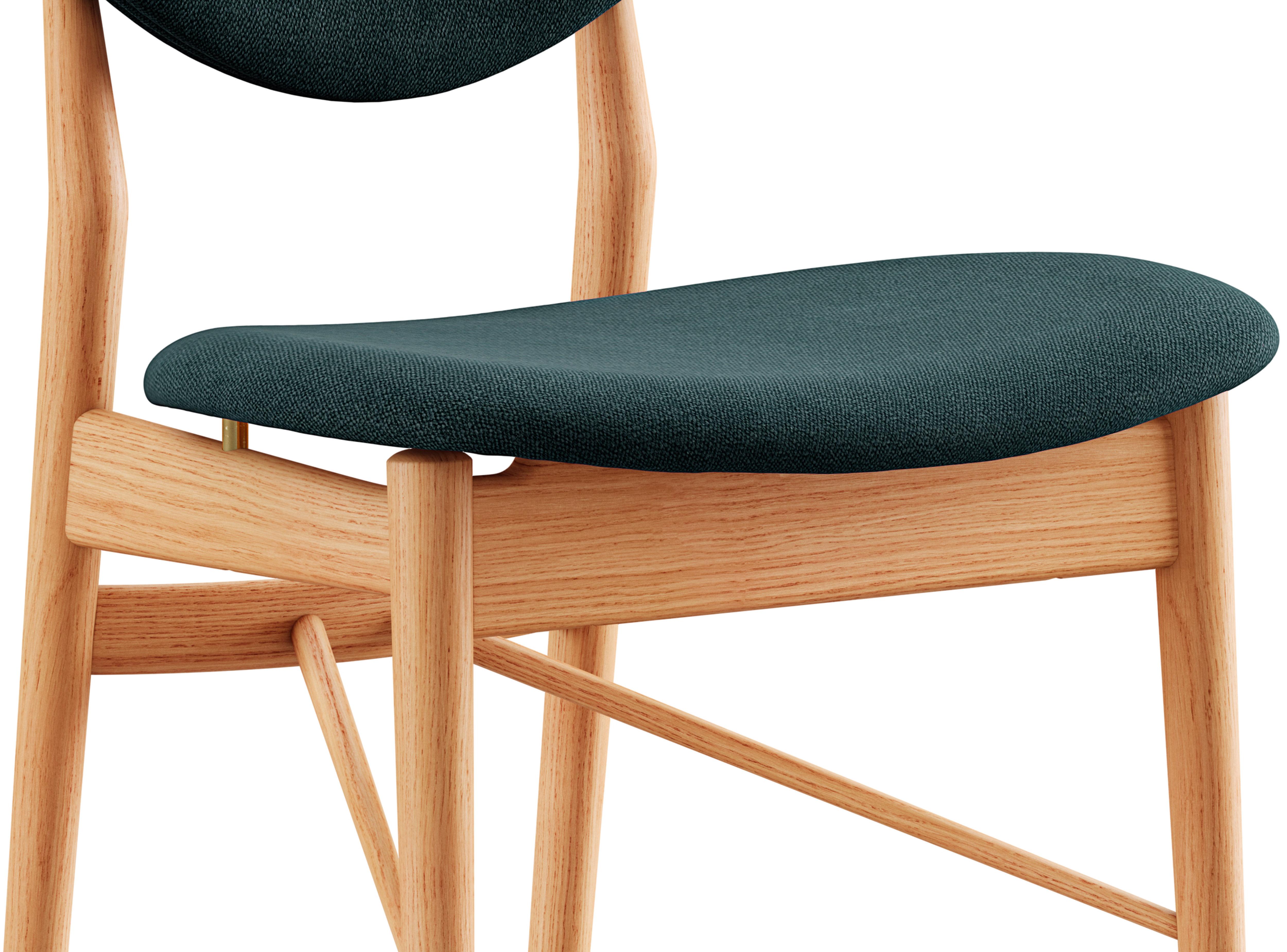 Set of Two Finn Juhl 108 Chairs by House of Finn Juhl In New Condition In Barcelona, Barcelona