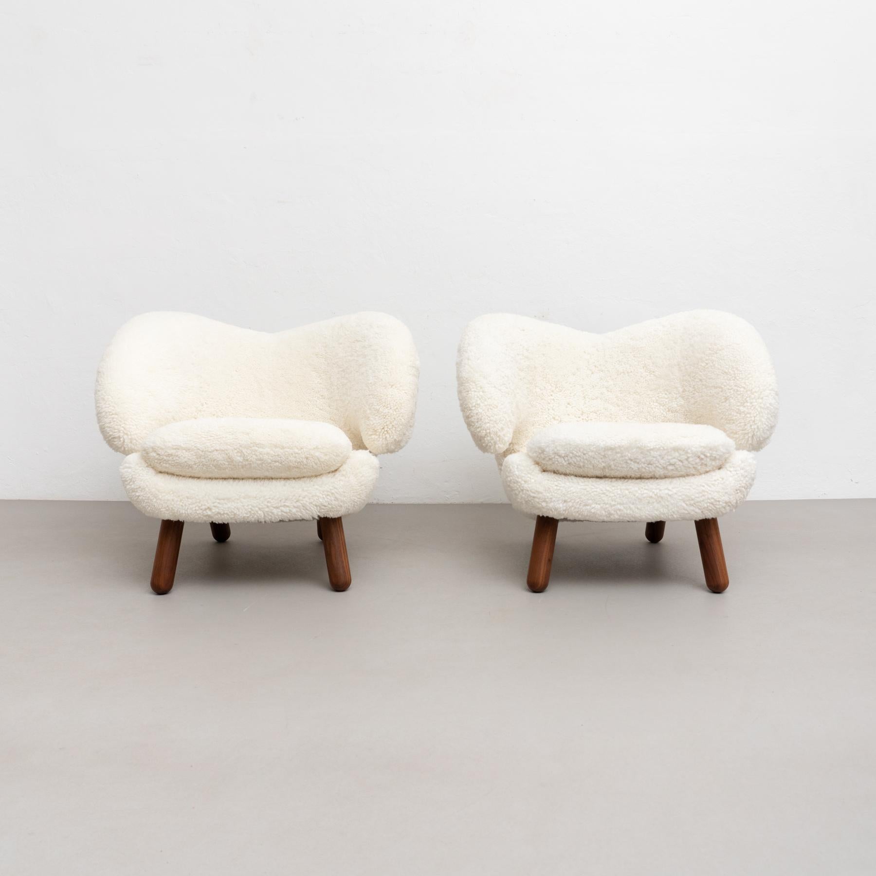 Modern Set of Two Finn Juhl Pelican Chair Upholstered in Gotland Sheepskin For Sale