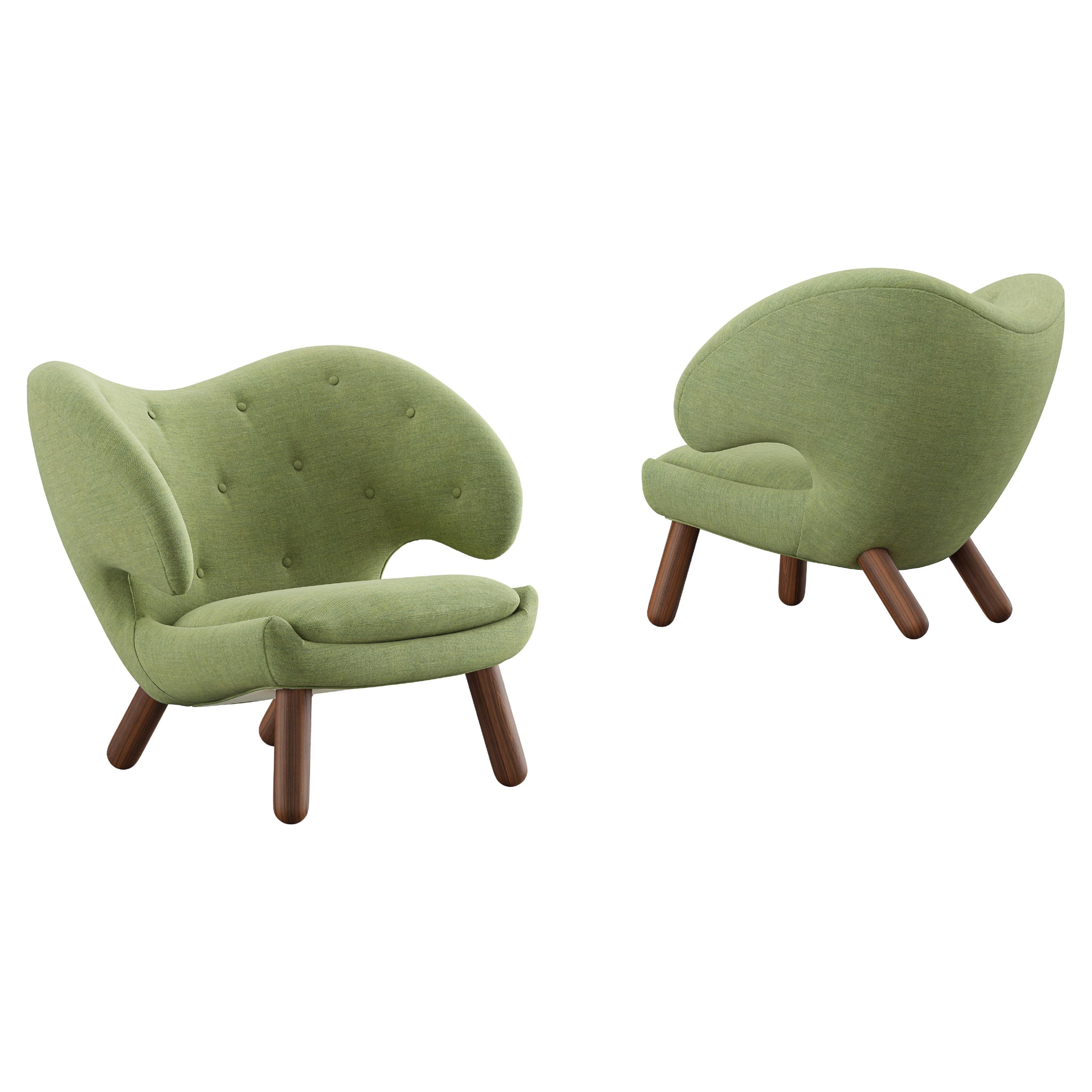 Set of Two Finn Juhl Pelican Chairs Upholstered in Wood and Fabric For