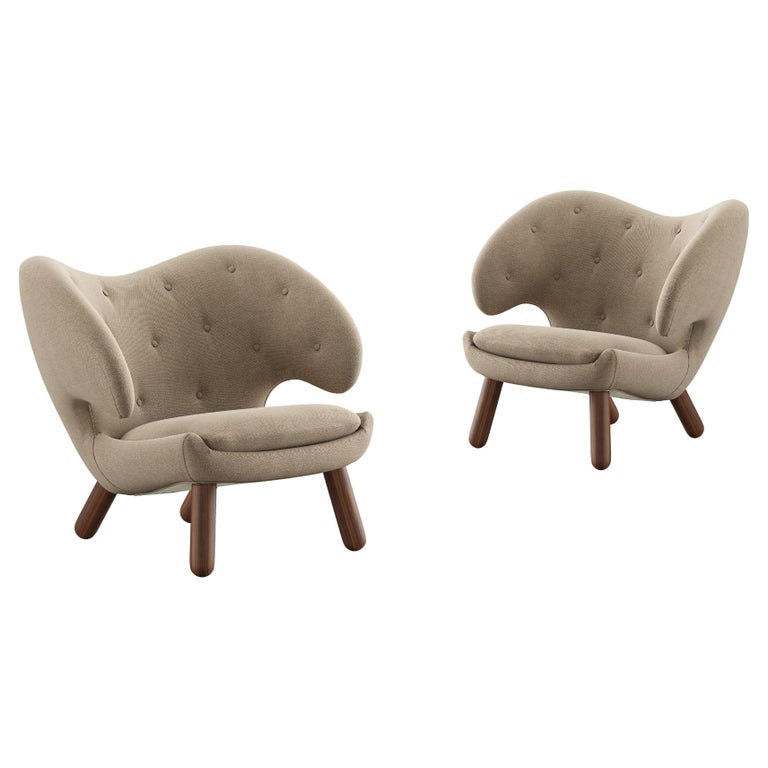 Set of Two Finn Juhl Pelican Chair Upholstered in Wood and Fabric For Sale  at 1stDibs