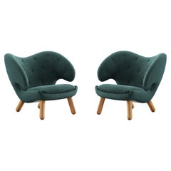 Set of Two Finn Juhl Pelican Chairs Upholstered in Wood and Fabric