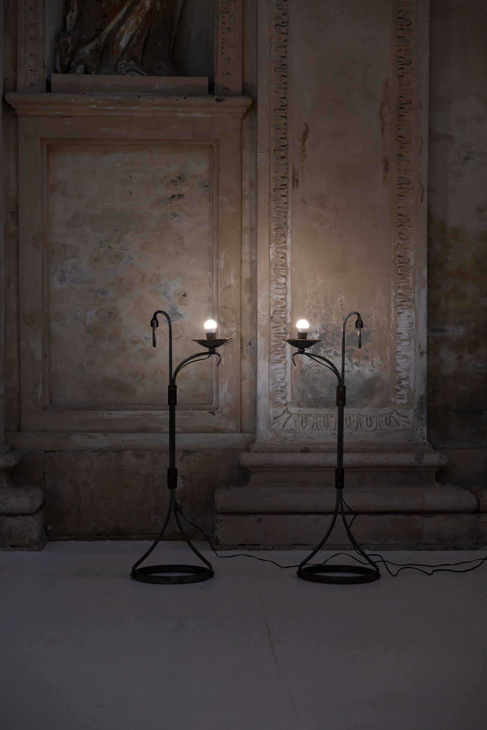 Mid-Century moderno Set di due lampade da terra attribuite a Jean-Pierre Ryckaert, Francia, 1960 in vendita