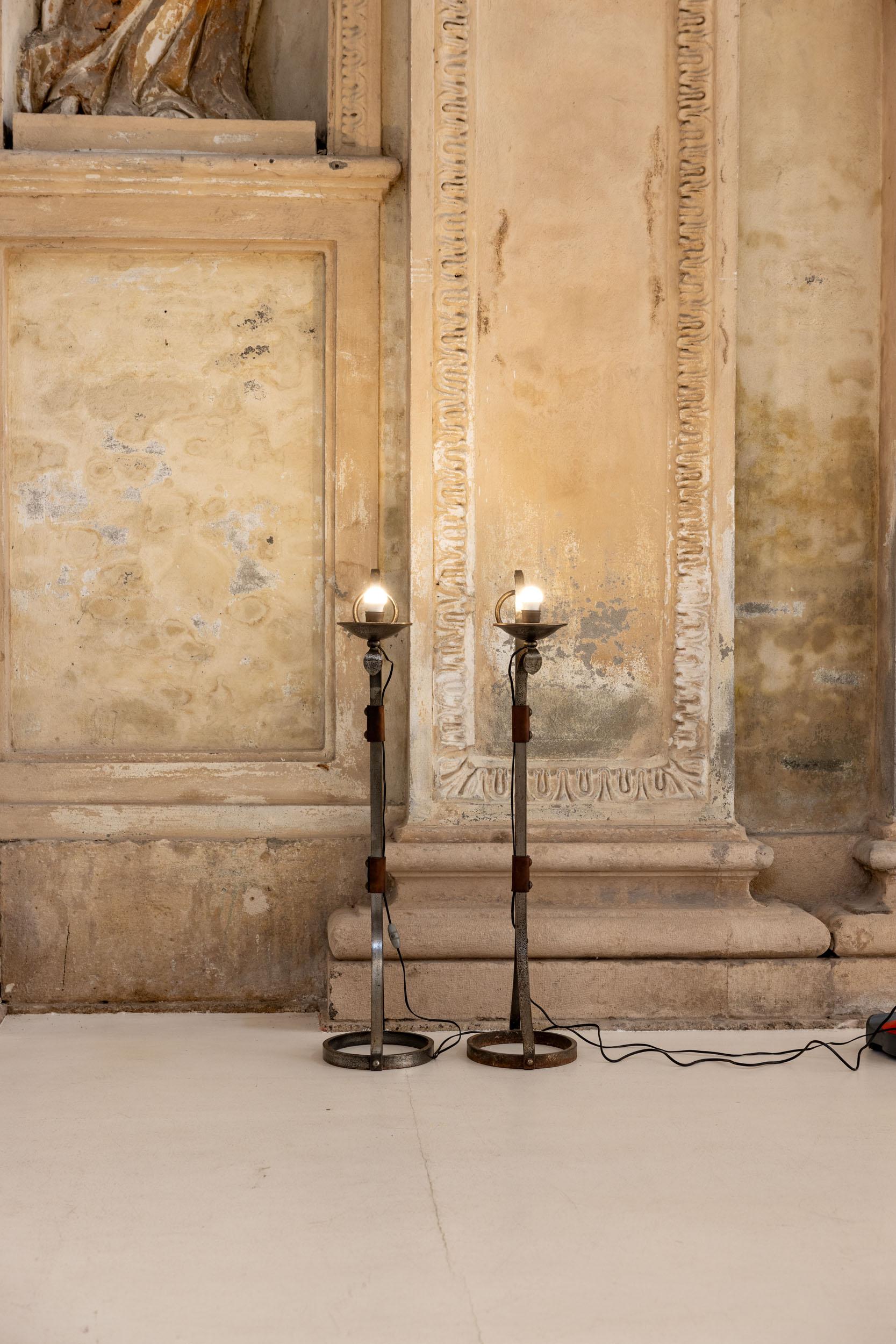 Set di due lampade da terra attribuite a Jean-Pierre Ryckaert, Francia, 1960 In condizioni ottime in vendita a Piacenza, Italy