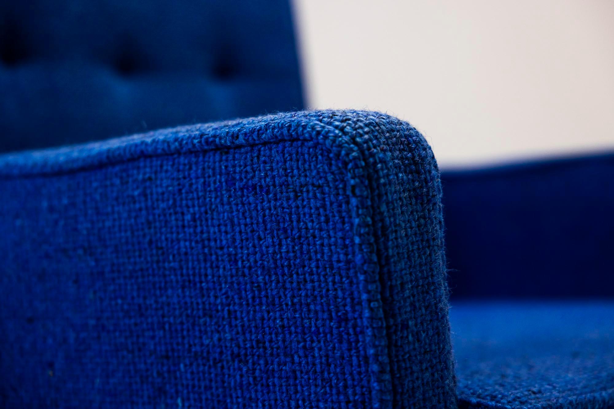 Ensemble de deux fauteuils Florence Knoll en tapisserie bleue d'origine, États-Unis, années 1950 en vente 4