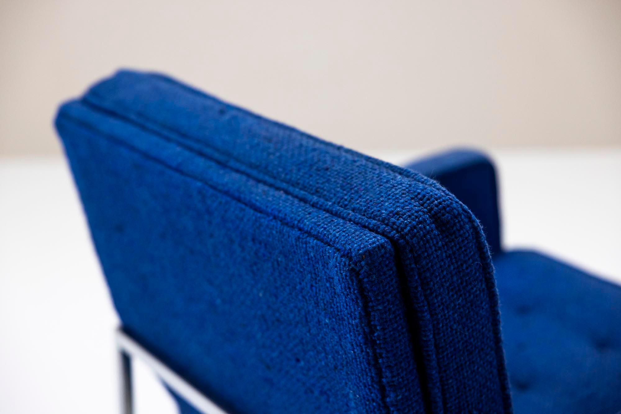 Ensemble de deux fauteuils Florence Knoll en tapisserie bleue d'origine, États-Unis, années 1950 en vente 7