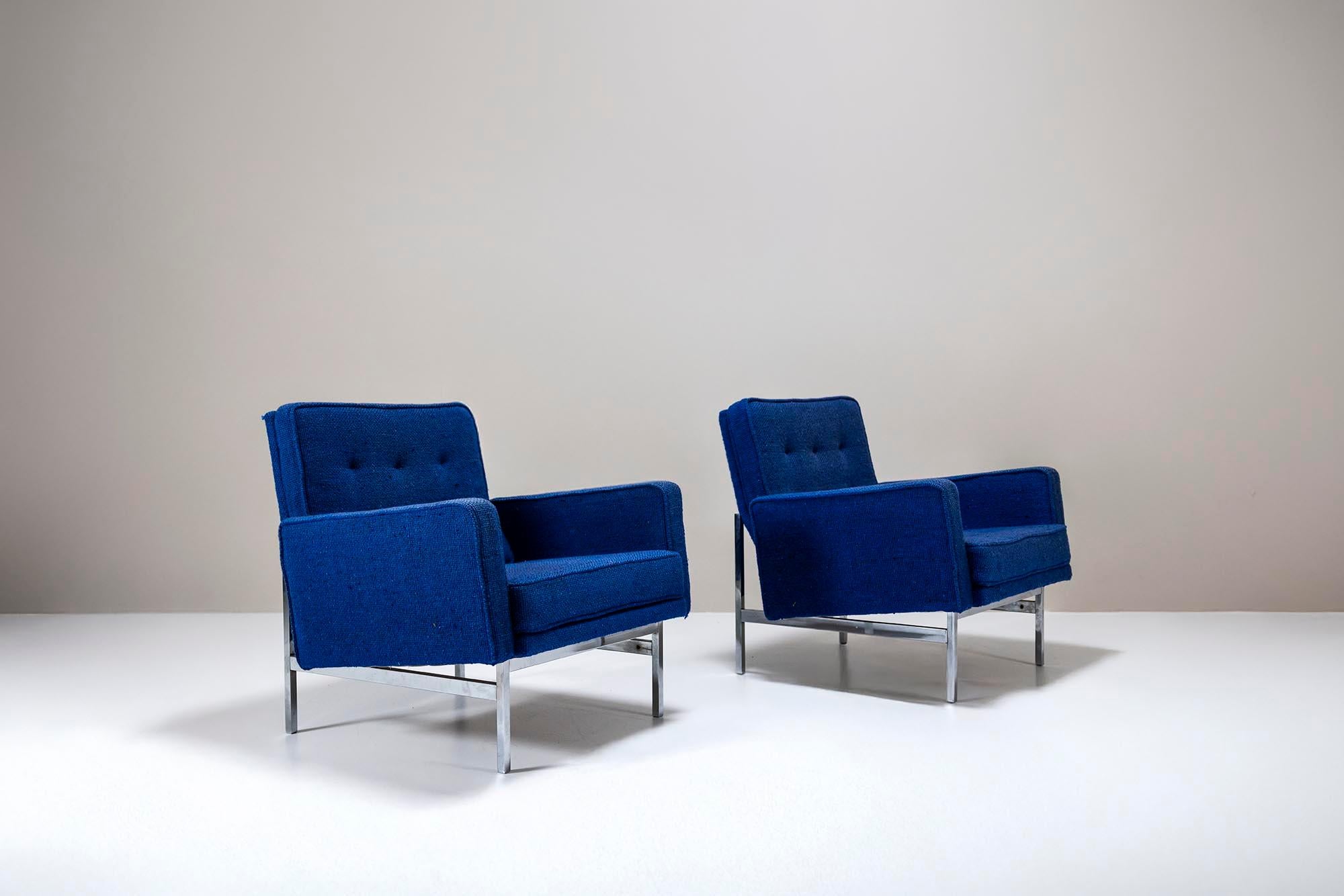 Ensemble de deux fauteuils Florence Knoll en tapisserie bleue d'origine, États-Unis, années 1950 Bon état - En vente à Hellouw, NL