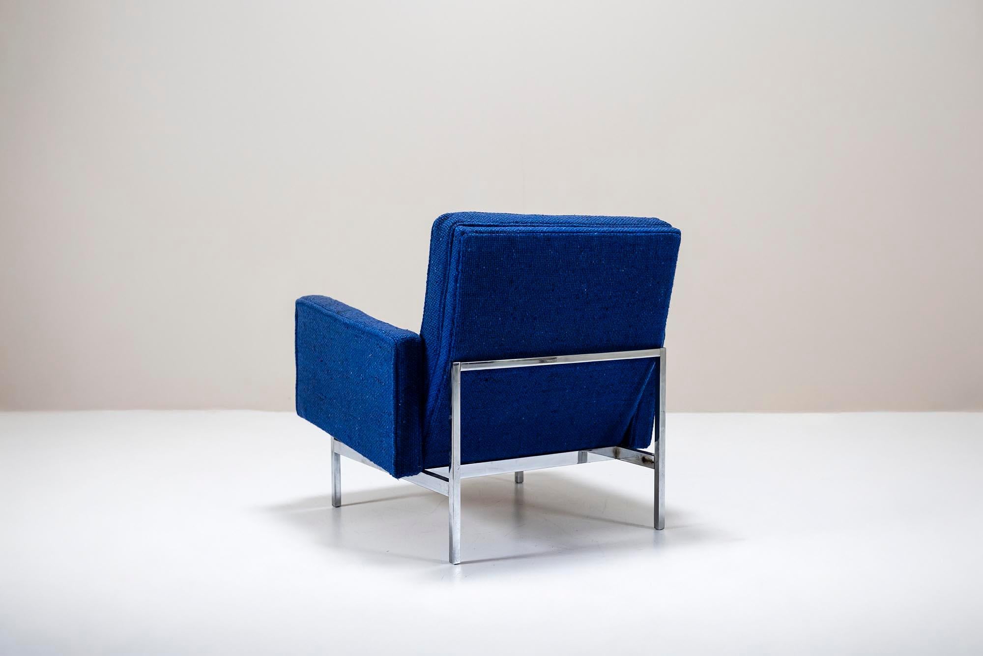 Métal Ensemble de deux fauteuils Florence Knoll en tapisserie bleue d'origine, États-Unis, années 1950 en vente