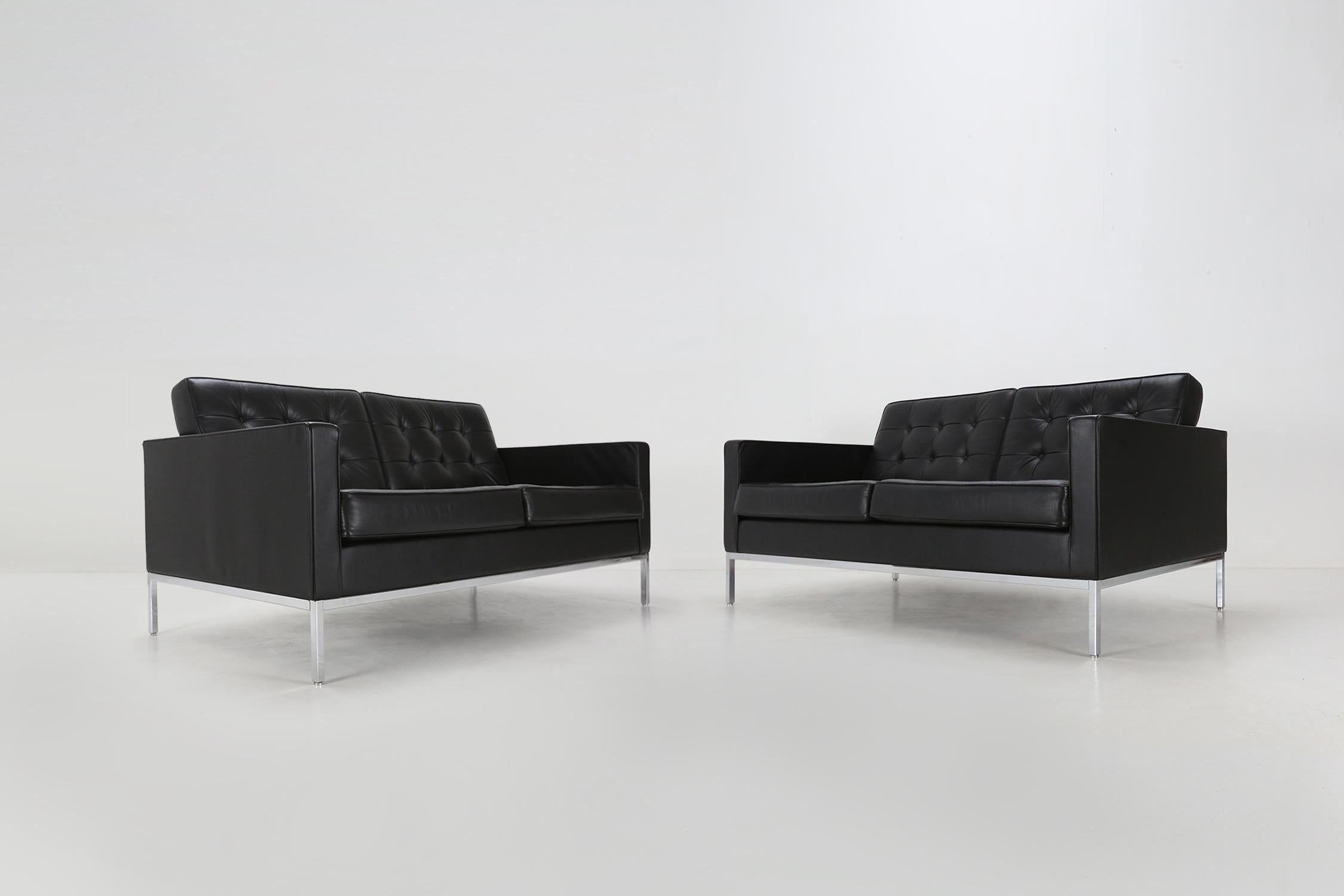 Florence Knoll settee sofas in 