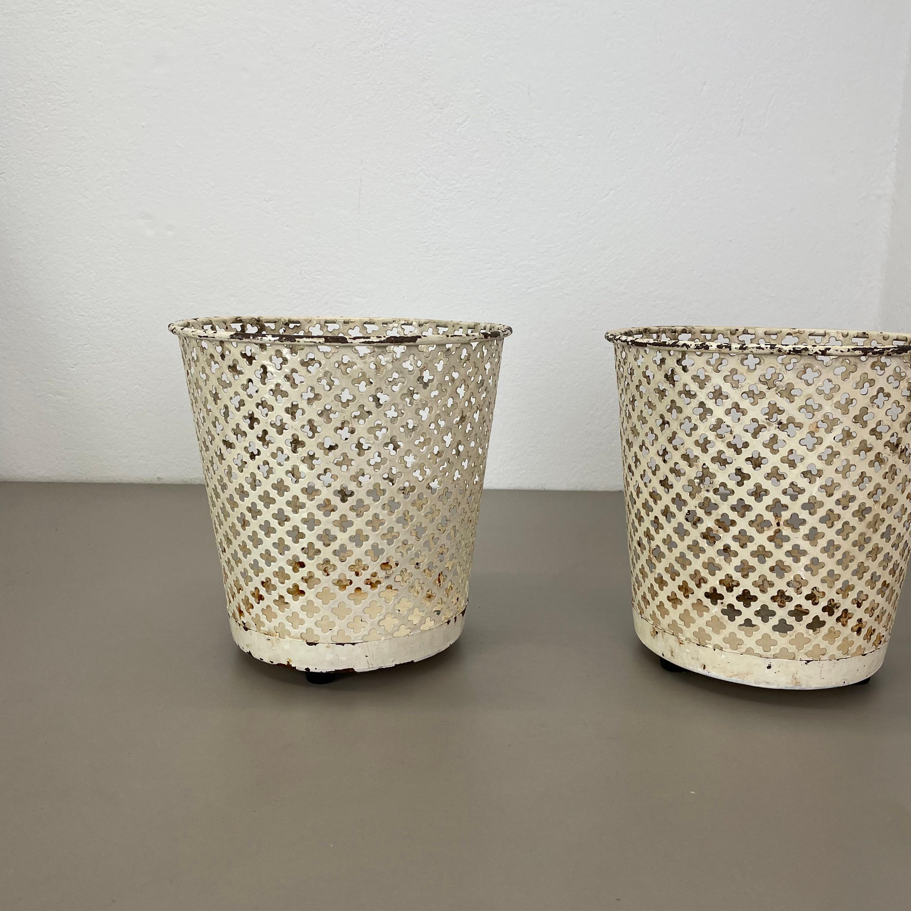 Mid-Century moderno Set di due vasi porta piante di Mathieu Mategot Attr., Francia 1950 in vendita