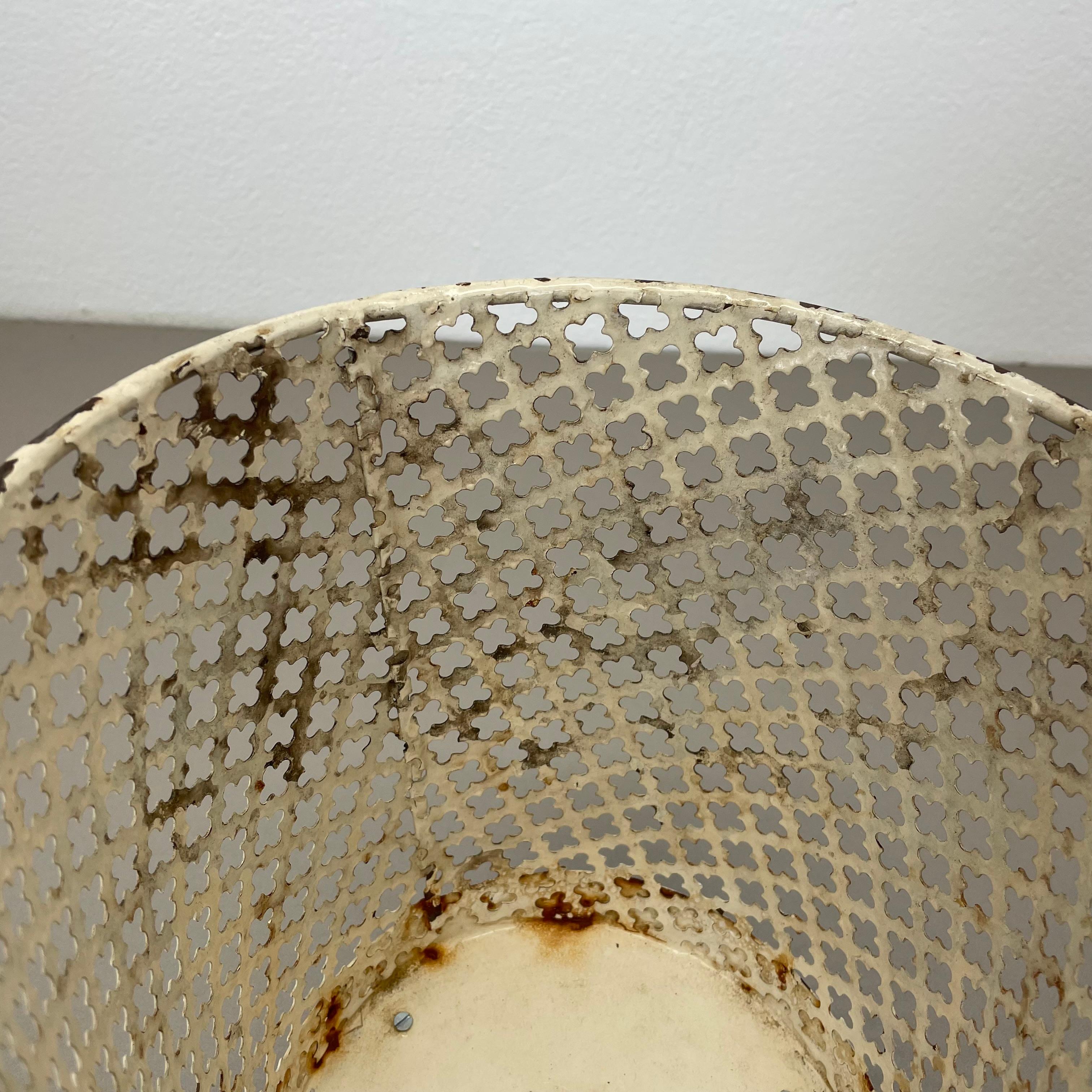 Metallo Set di due vasi porta piante di Mathieu Mategot Attr., Francia 1950 in vendita