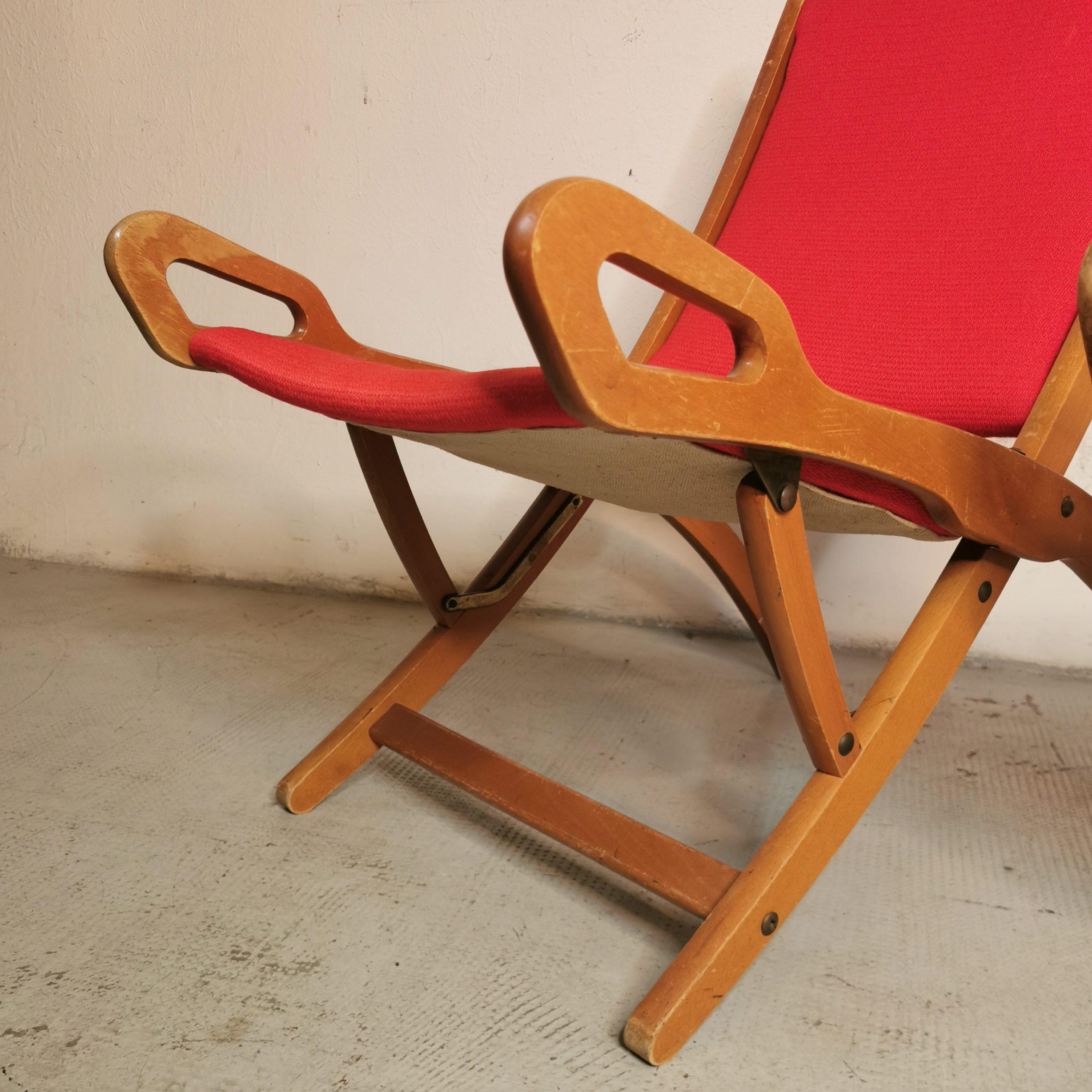 Pair of folding ‘Ninfea’ model chairs with dyed wood frame, foam padding and red fabric upholstery, new.
Designed by Gio Ponti and produced by Fratelli Reguitti, this pair of seats best represents the Italian tradition of design, between innovation