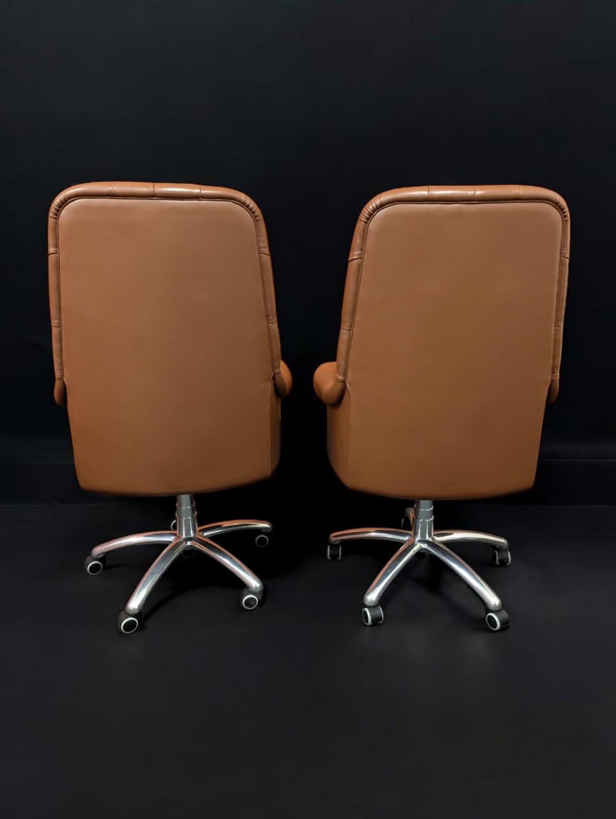 Moderno Set di due poltrone Frau, modello Oxford President, Italia 2014
