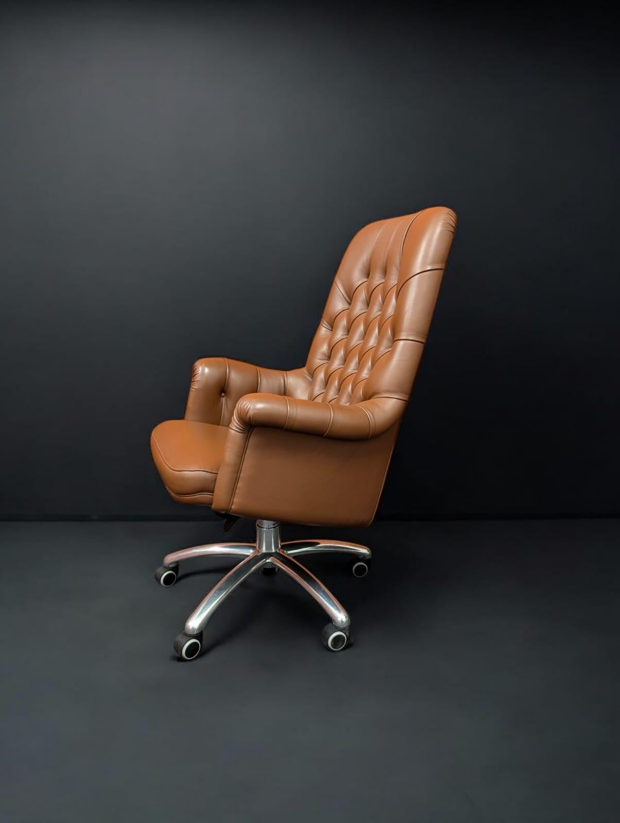 Italiano Set di due poltrone Frau, modello Oxford President, Italia 2014