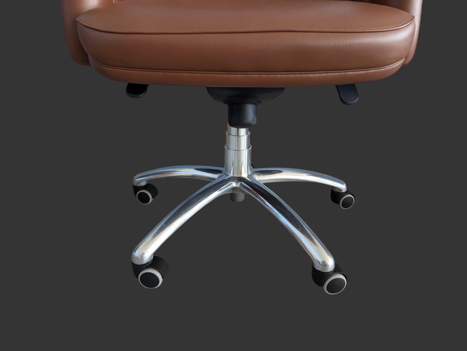 XXI secolo e contemporaneo Set di due poltrone Frau, modello Oxford President, Italia 2014