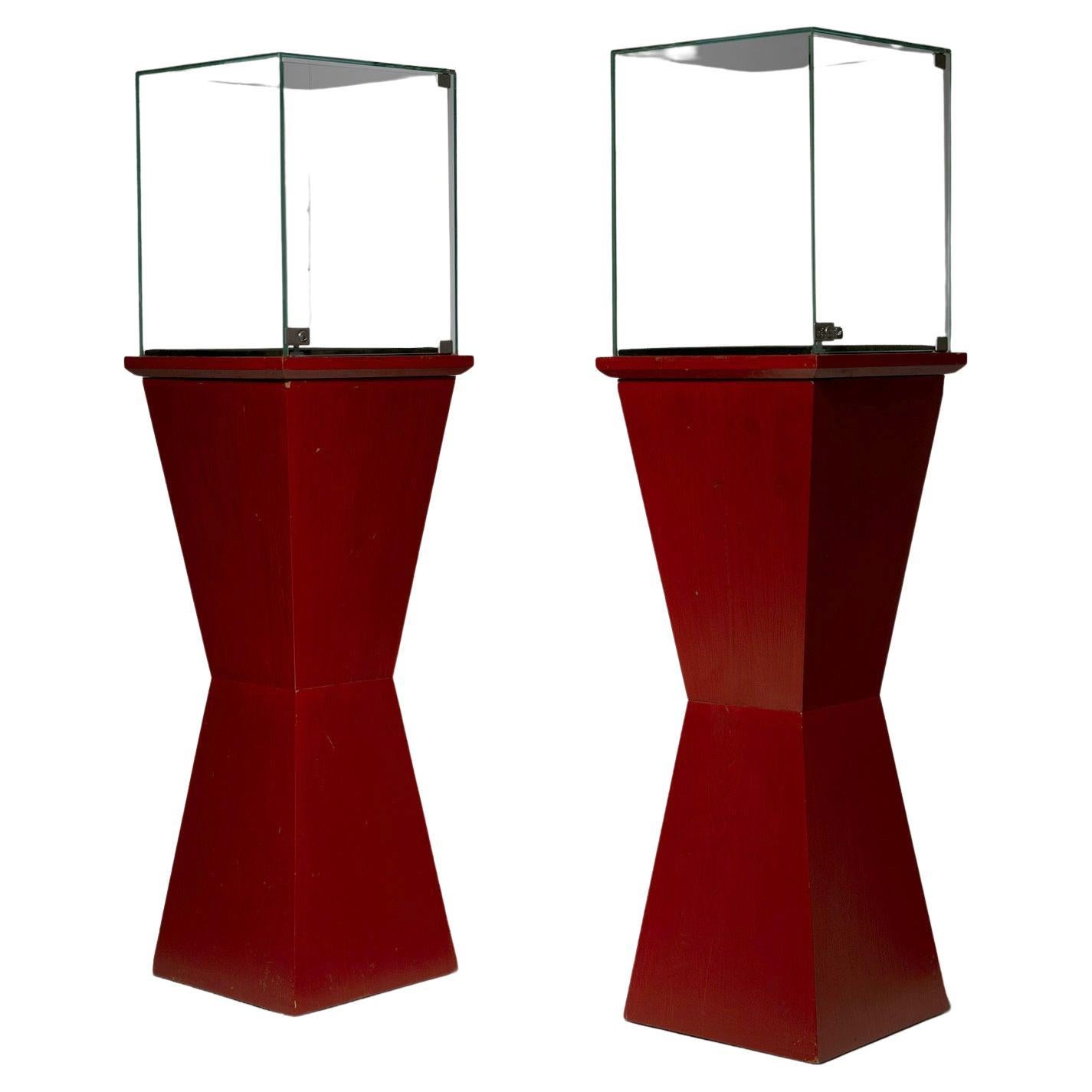 Set aus zwei freistehenden Vitrinen mit Vitrine, Italien, 1980er Jahre im Angebot