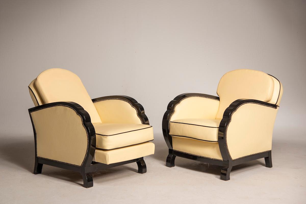 Set of Two French Art Deco Armchairs mediados del siglo XX en venta