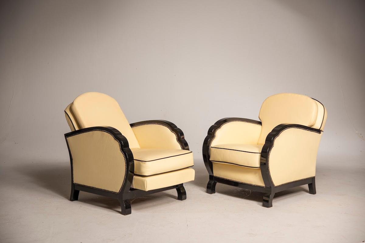 Set of Two French Art Deco Armchairs Cuero en venta