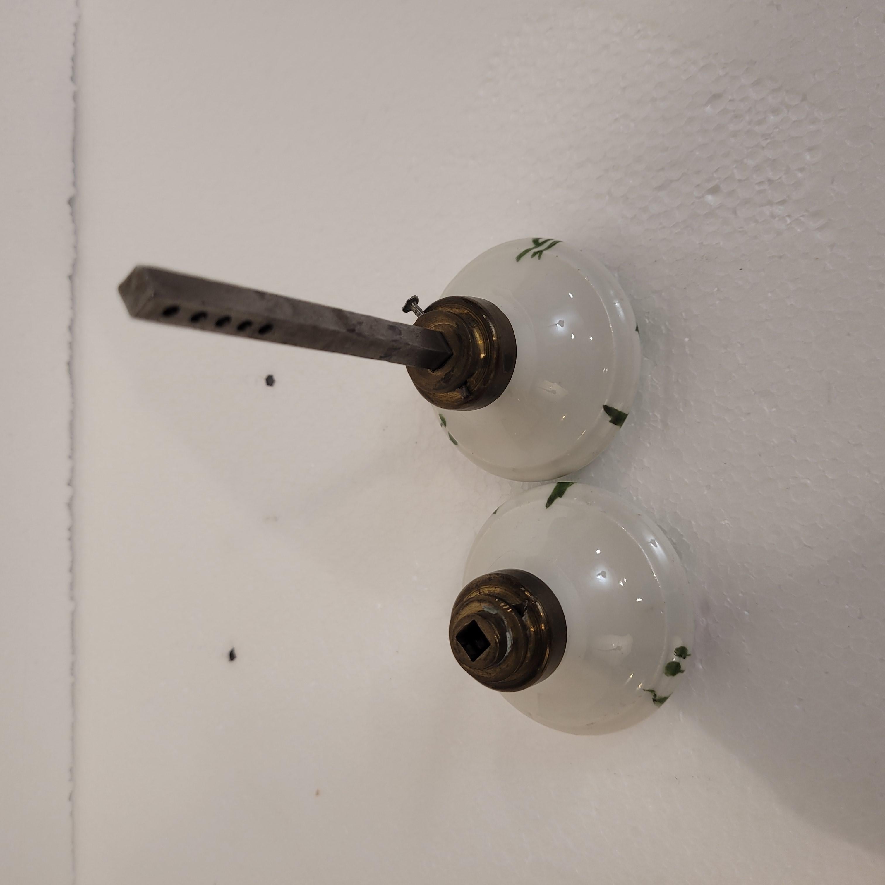 Set di due pomelli per porte francesi in porcellana Vieux París. in vendita 8