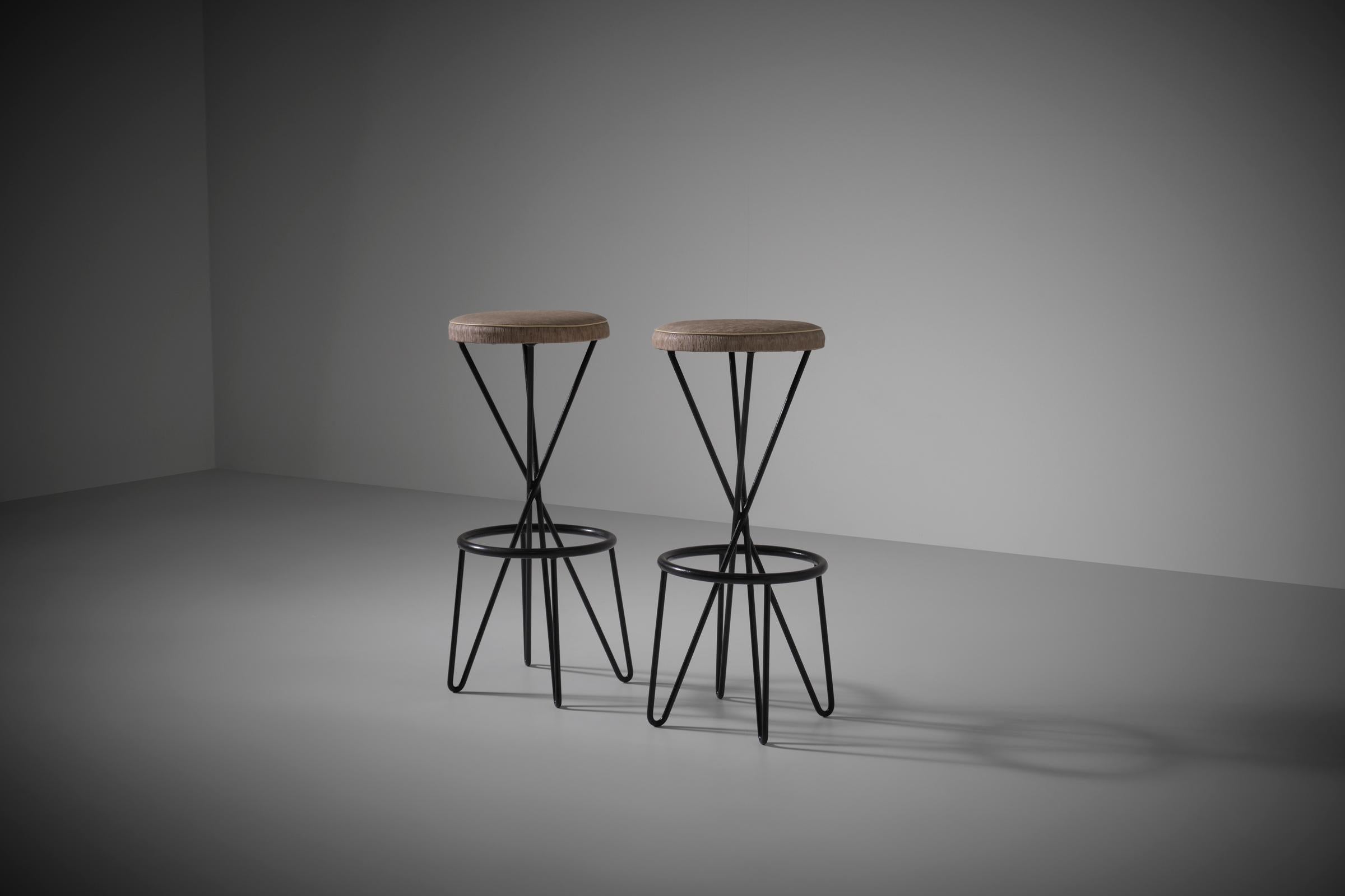 Set of two bar stools, France 1950s. The stools have nice round seats with their original structured vinyl upholstery and elegant black metal hairpin frames. The stools are solid and strong and offer a good comfort due to the round circle to rest
