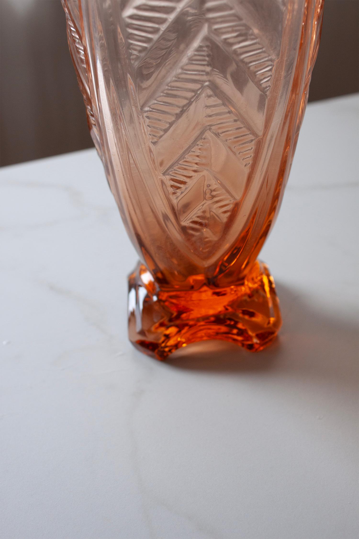 Set of Two French Rosa Art Deco Vases For Sale 4