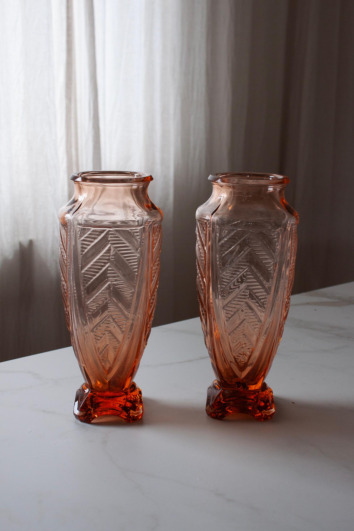 Hand-Crafted Set of Two French Rosa Art Deco Vases For Sale