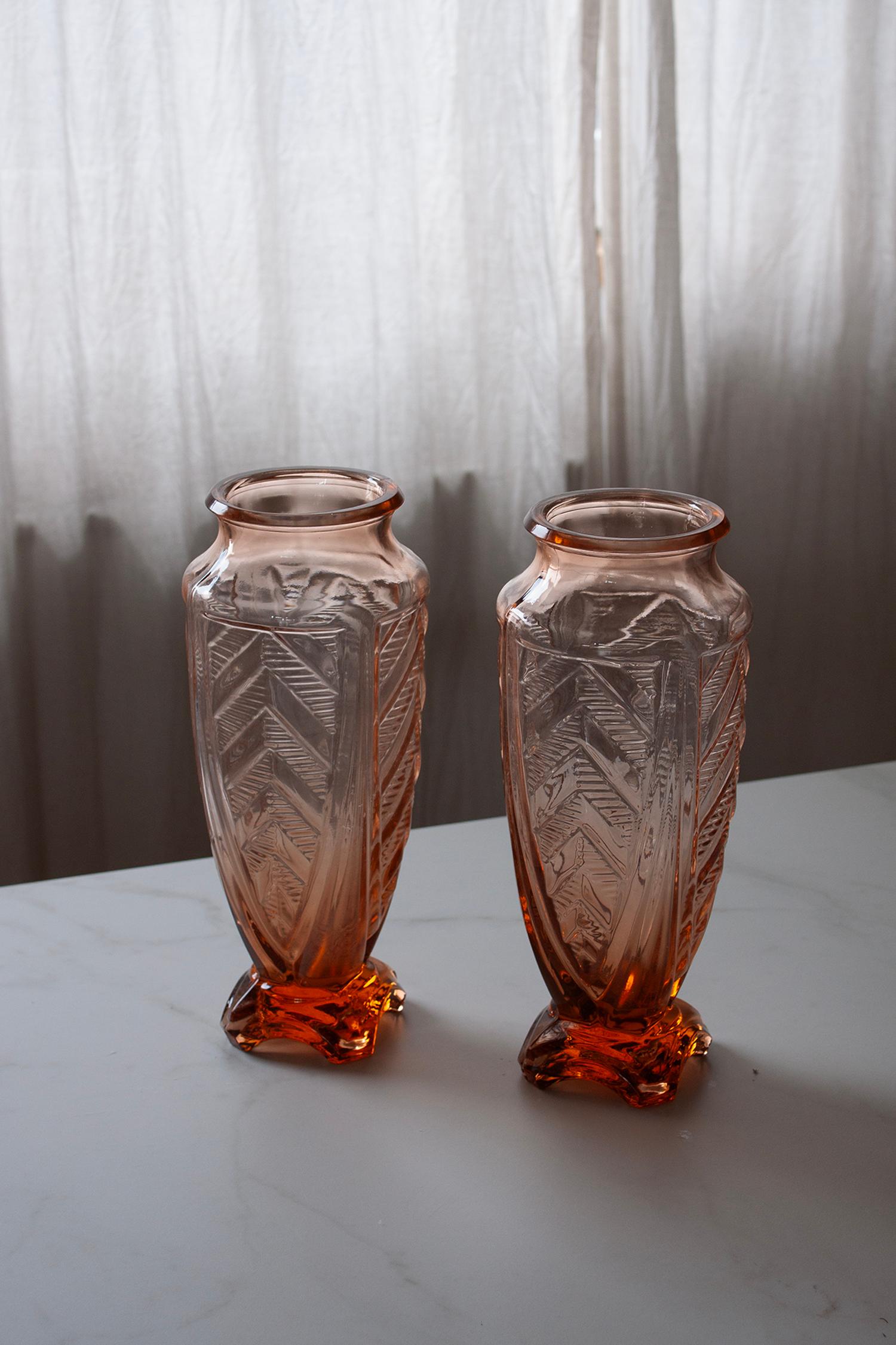 20th Century Set of Two French Rosa Art Deco Vases For Sale