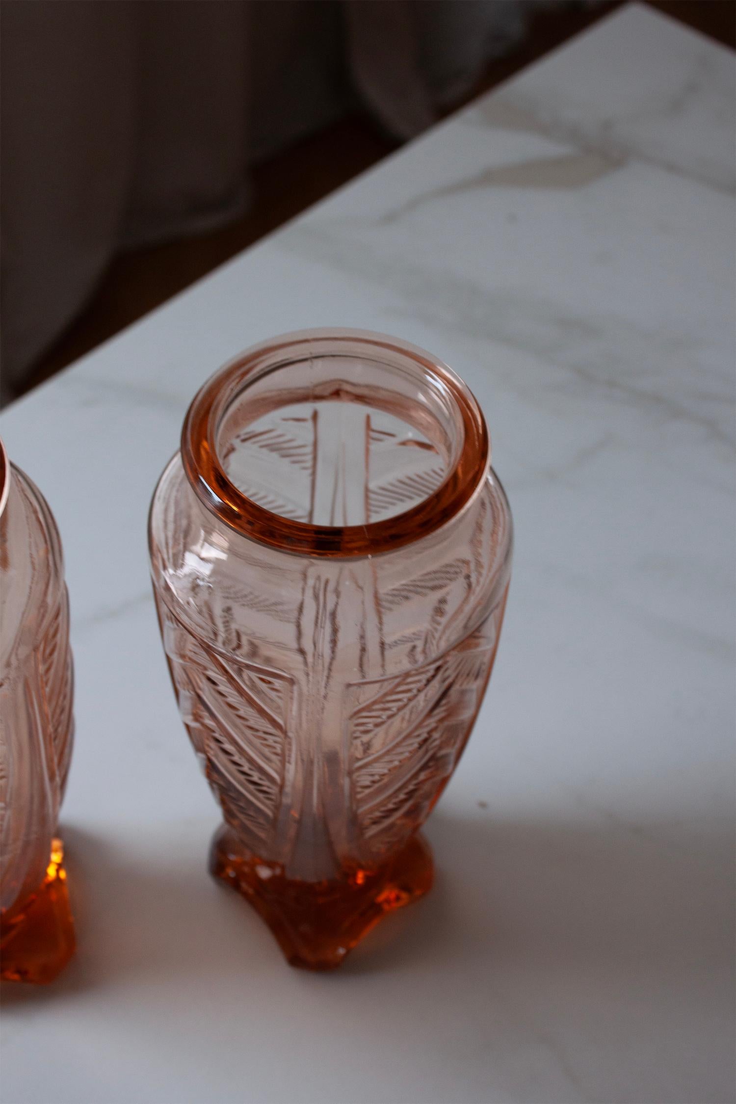 Set of Two French Rosa Art Deco Vases For Sale 1