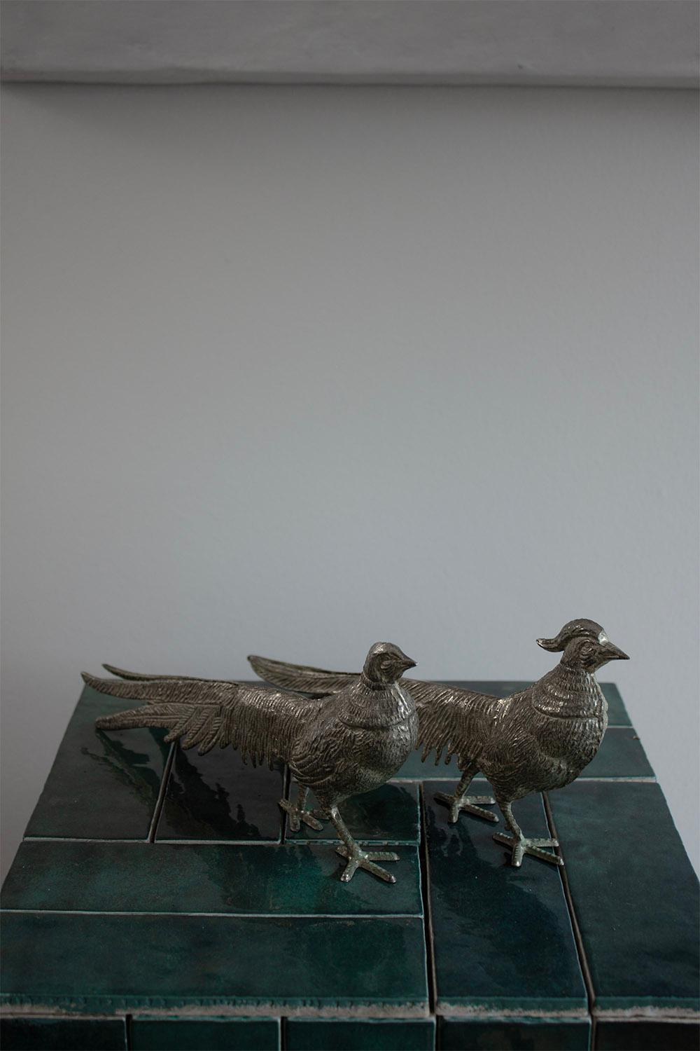 Francese Set di due sculture di uccelli pavone in argento francese in vendita