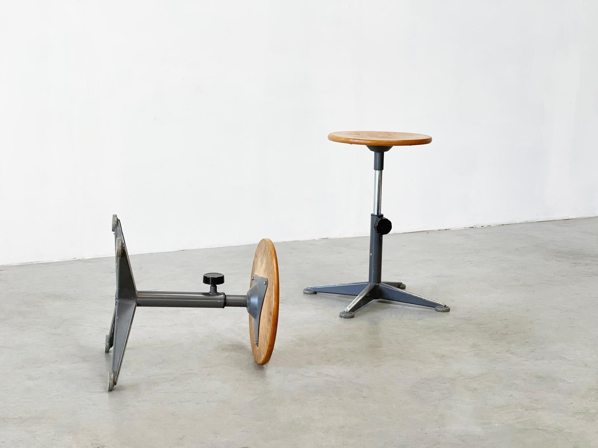 Set of two Friso Kramer stools For Sale 1
