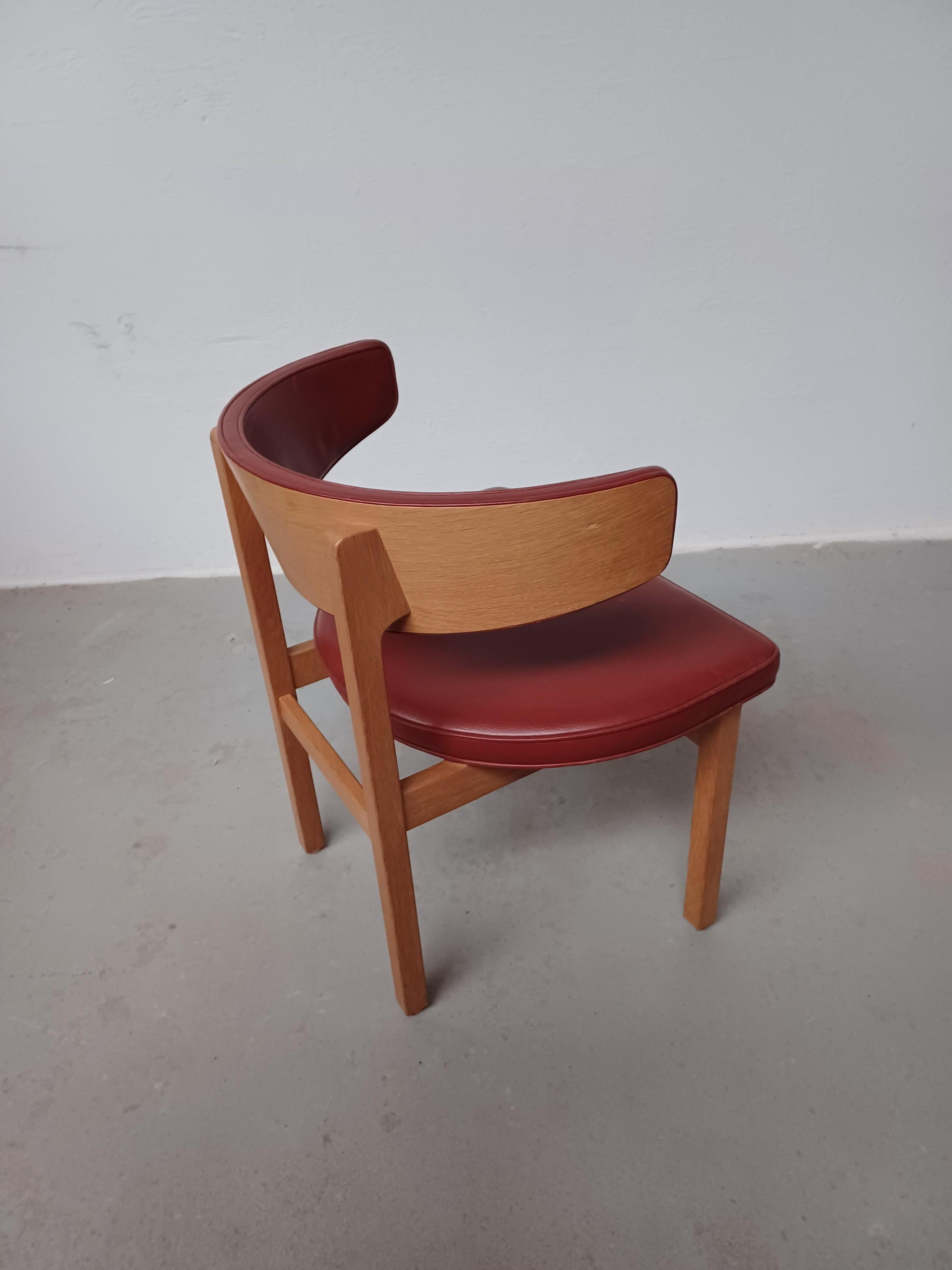Set of Two Fully Restored Danish Borge Mogensen Customizable Armchairs in Oak For Sale 6