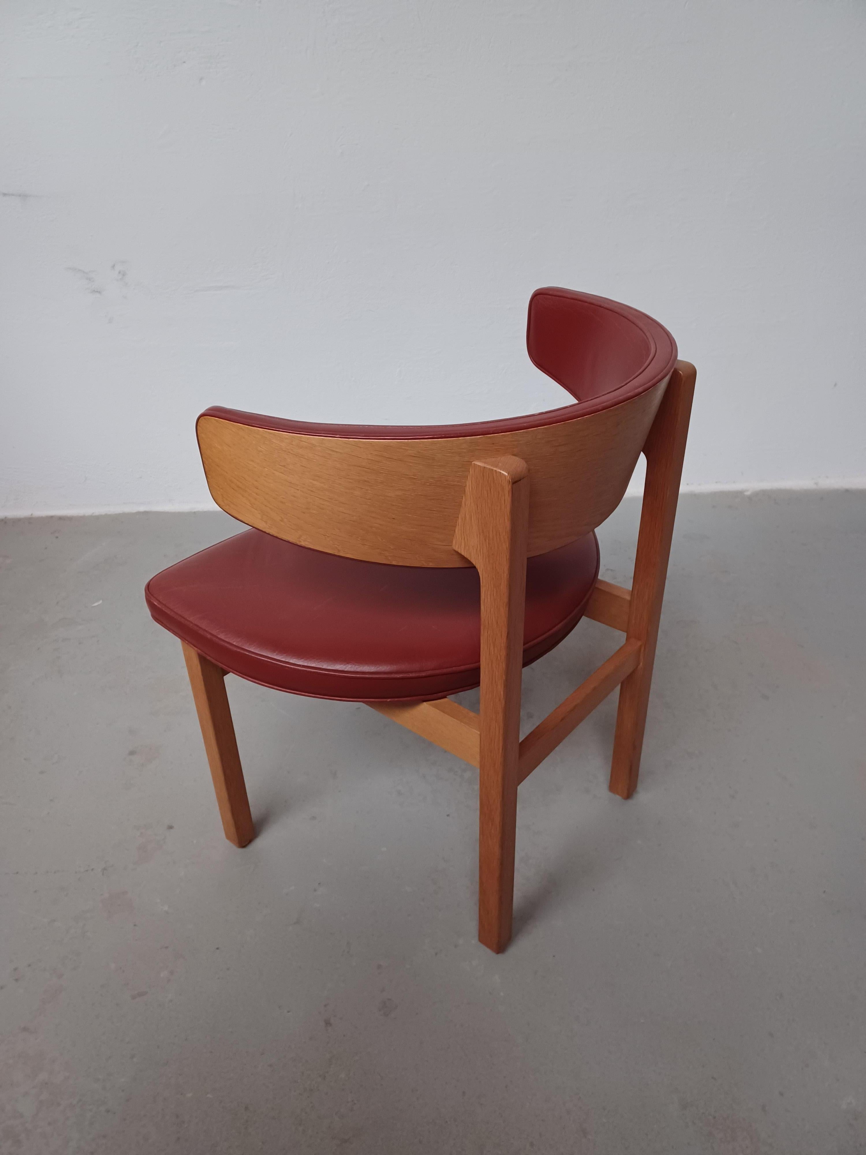 Set of Two Fully Restored Danish Borge Mogensen Customizable Armchairs in Oak For Sale 3