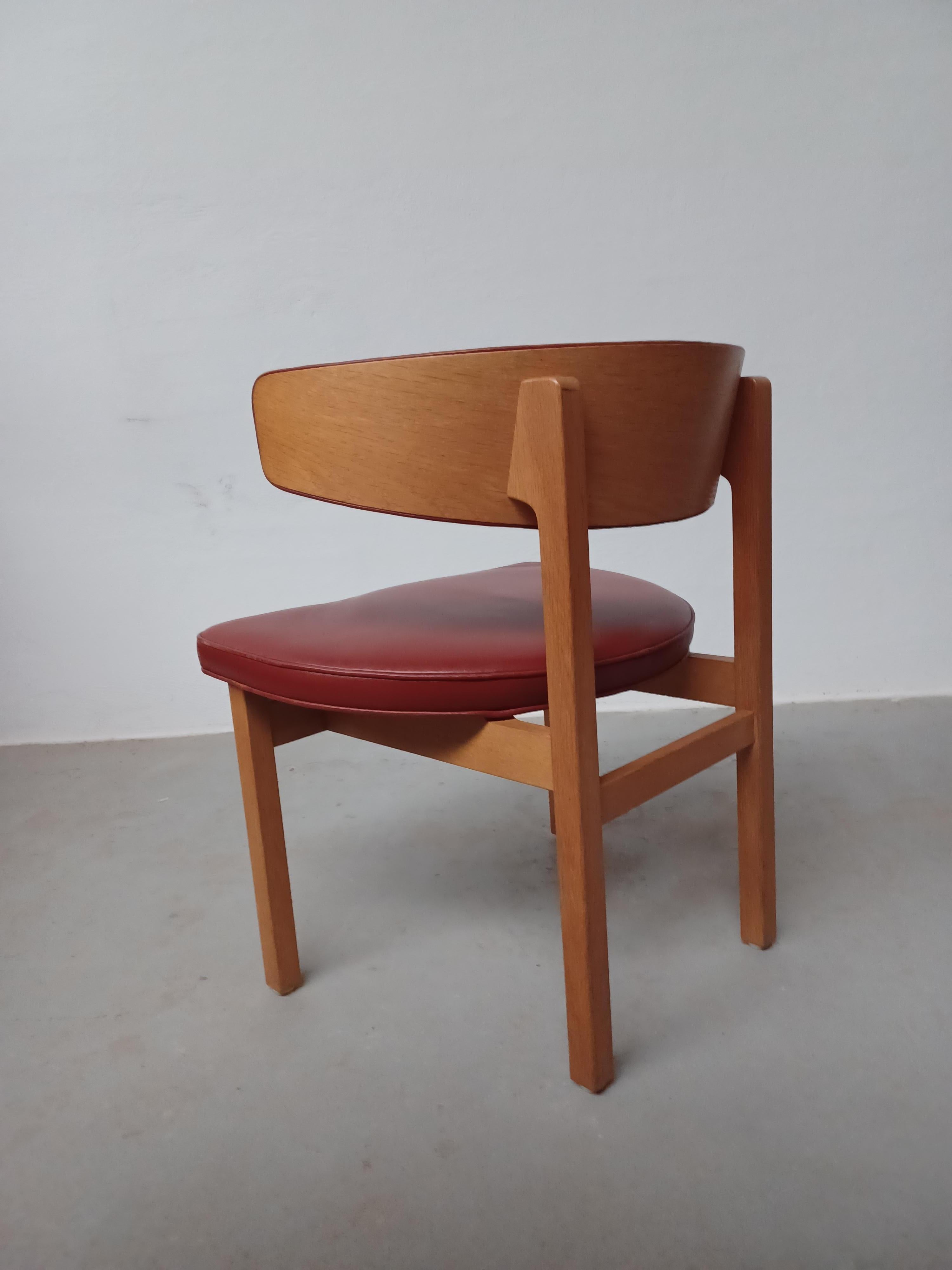 Set of Two Fully Restored Danish Borge Mogensen Customizable Armchairs in Oak For Sale 4