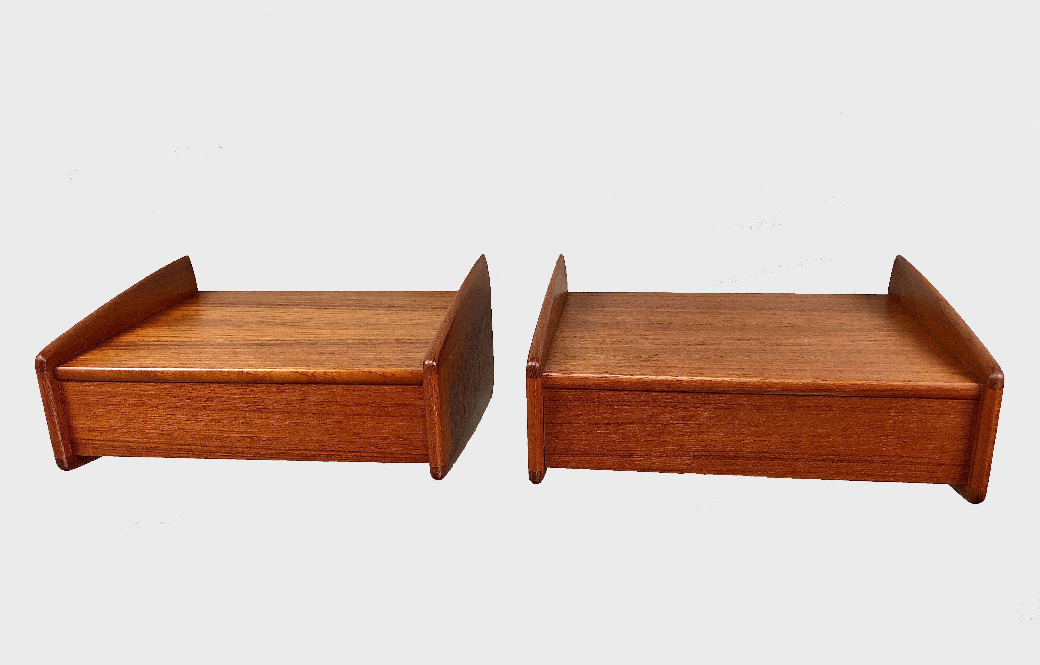 1960s set of two fully restored Danish Melvin Mikkelsen floating nightstands in teak

The well designed nightstands or shelves in teak, feature the elegant soft organic shapes and supreme craftmanship that that  characterized Melvin Mikkelsens