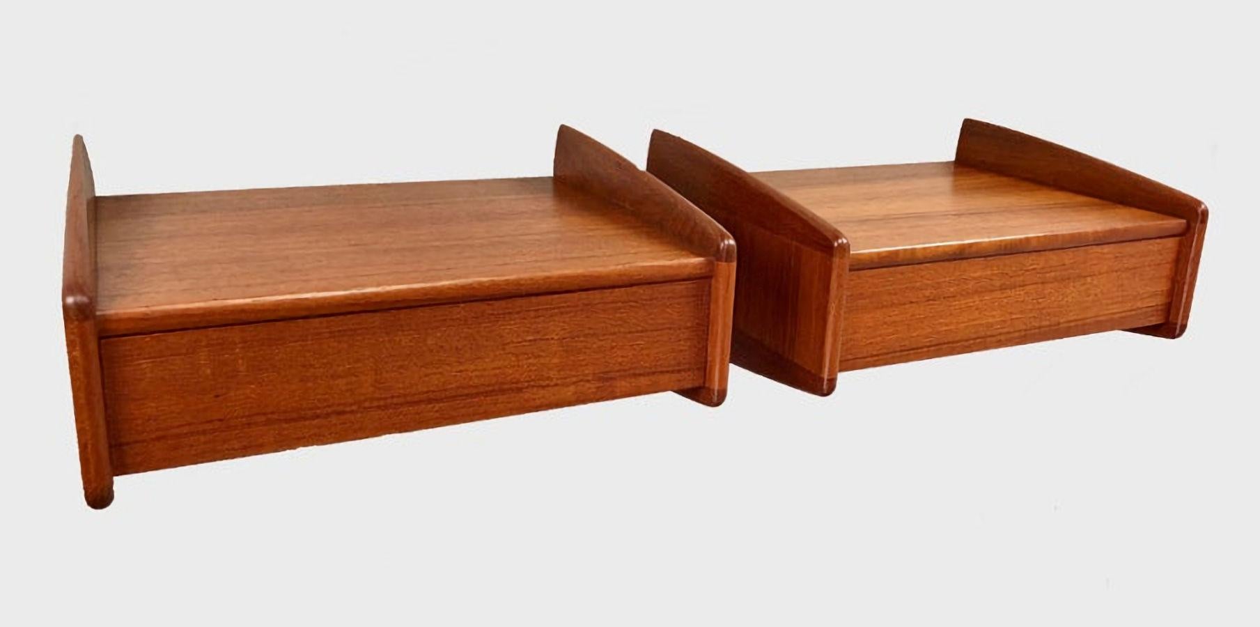 1960s set of two fully restored Danish Melvin Mikkelsen floating nightstands in teak

The well designed nightstands or shelves in teak, feature the elegant soft organic shapes and supreme craftmanship that  characterized Melvin Mikkelsens