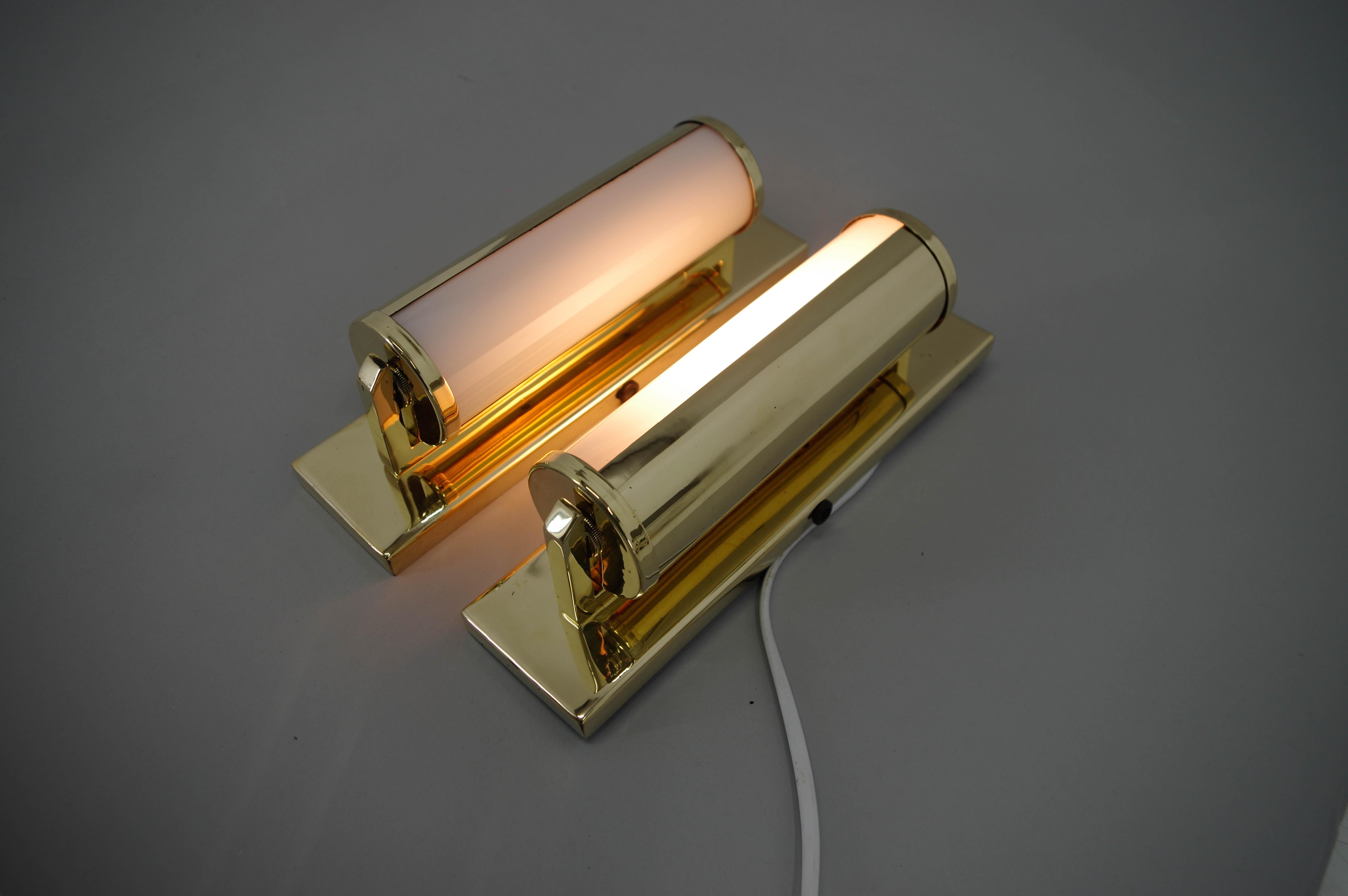 Mid-20th Century Set of Two Functionalist Brass Wall Lights, 1930s, Restored For Sale