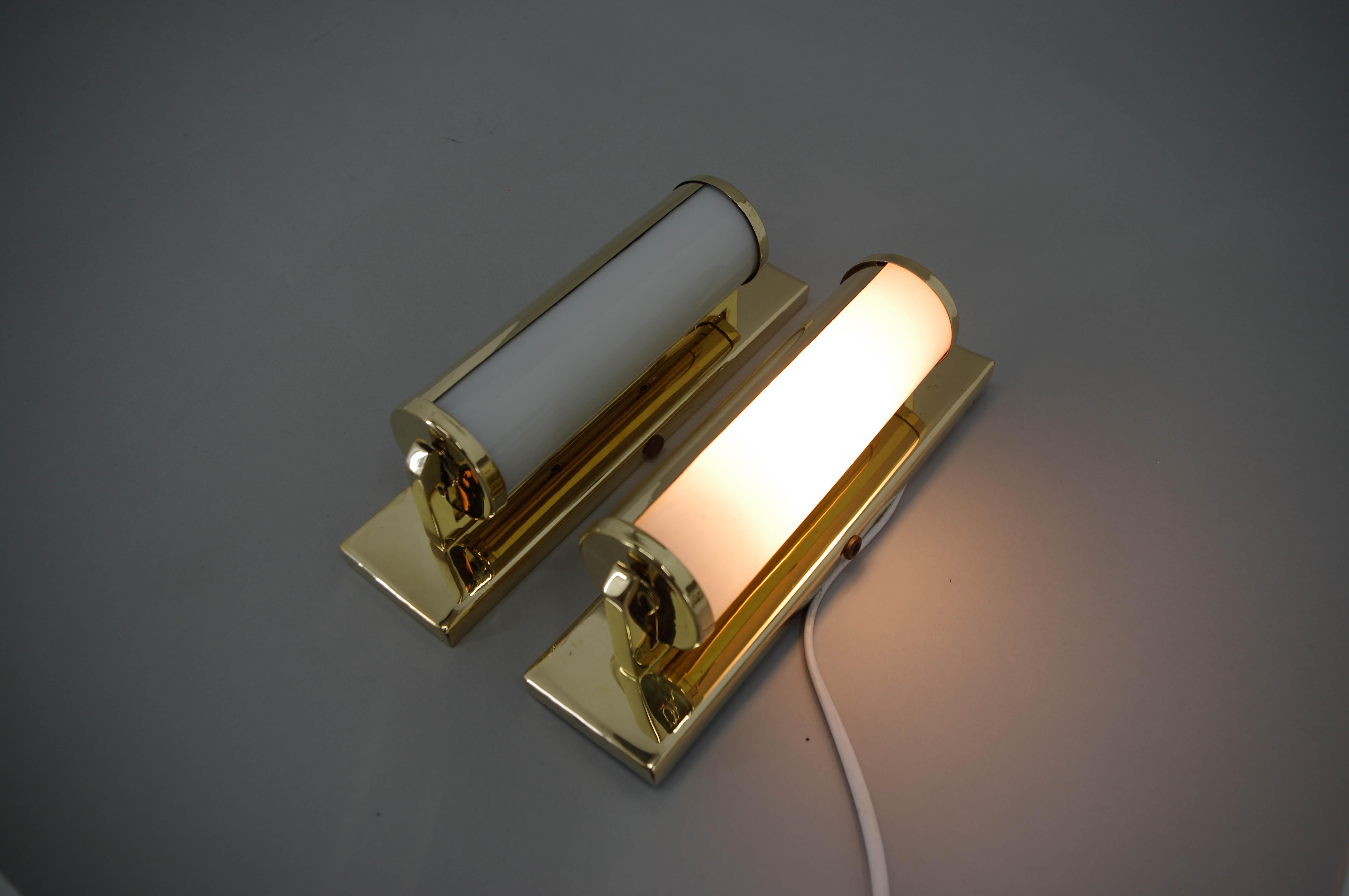 Set of Two Functionalist Brass Wall Lights, 1930s, Restored For Sale 1