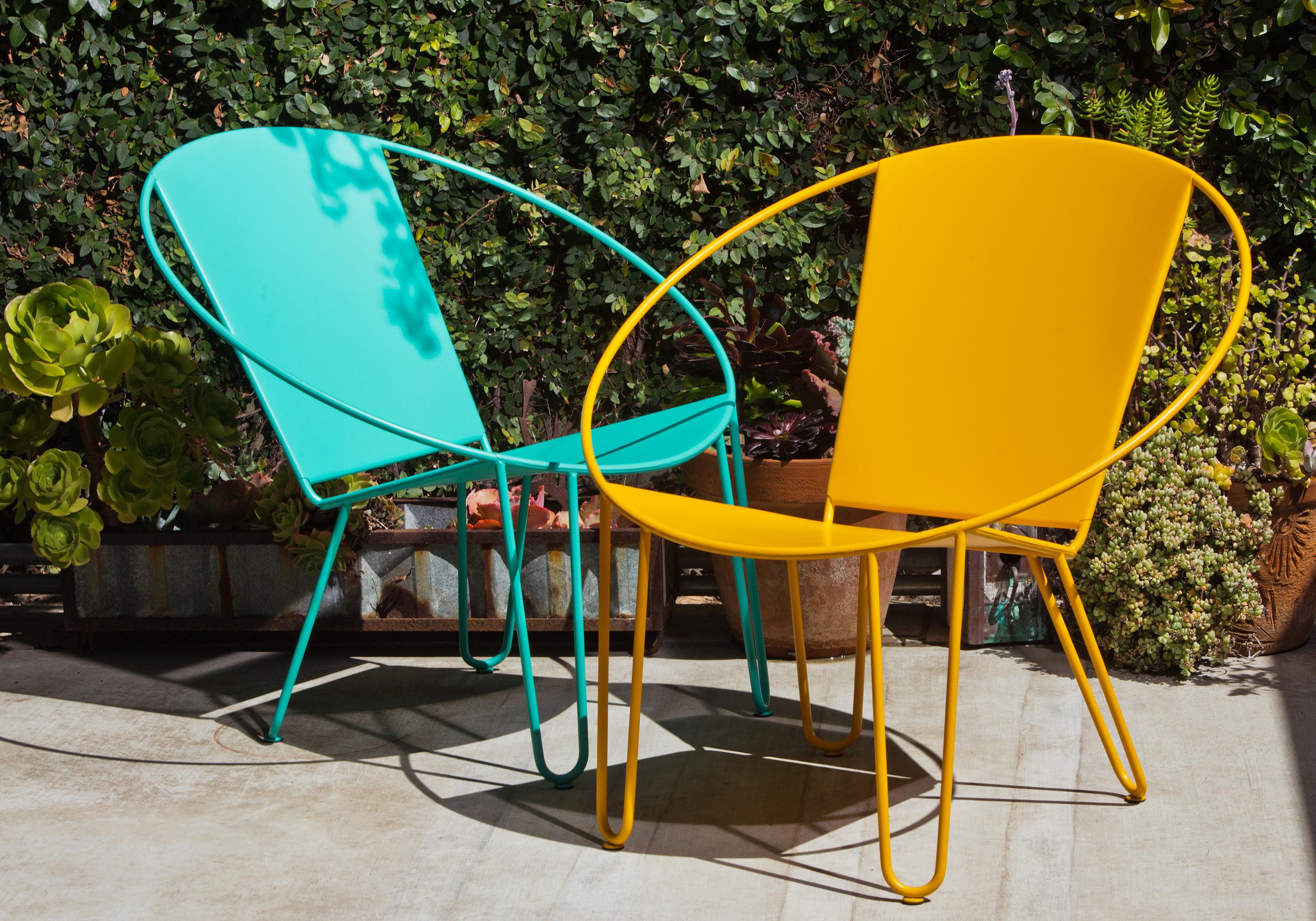 XXIe siècle et contemporain Ensemble de deux chaises longues et table basse de Gary Snyder en orange brûlé, États-Unis, 2020 en vente