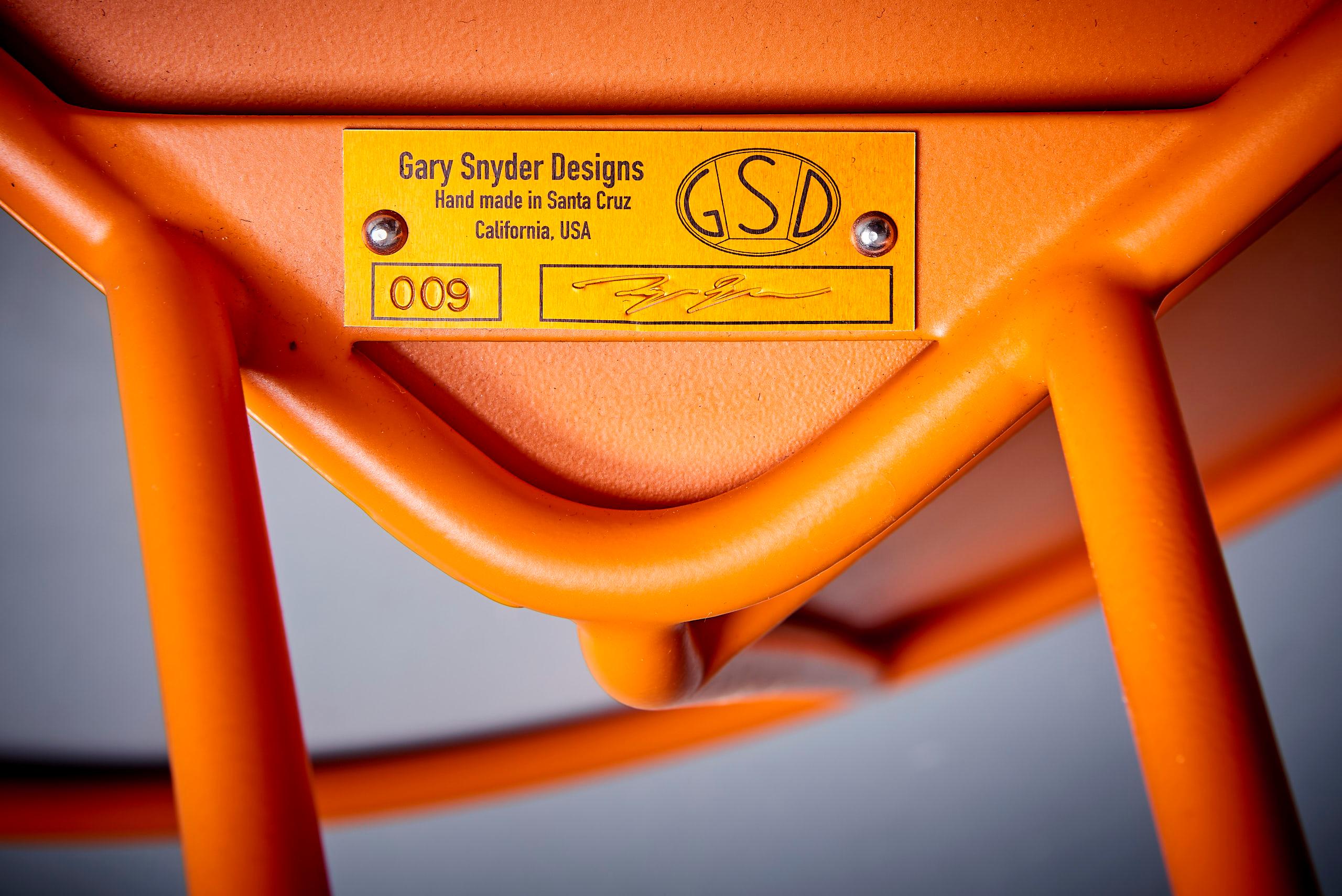 Ensemble de deux chaises longues et table basse de Gary Snyder en orange brûlé, États-Unis, 2020 en vente 2