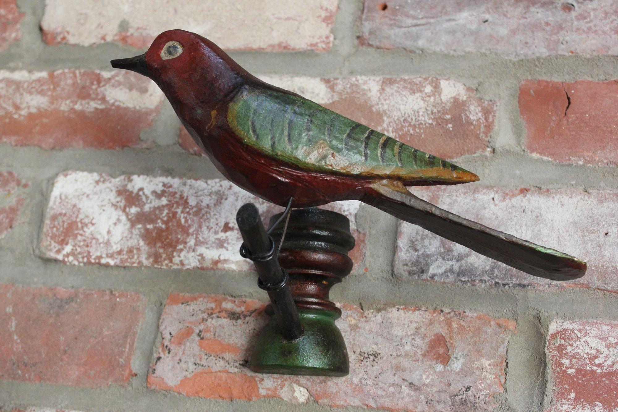 Set of Two German Antique Black Forest Carved and Painted Birds In Good Condition For Sale In Brooklyn, NY